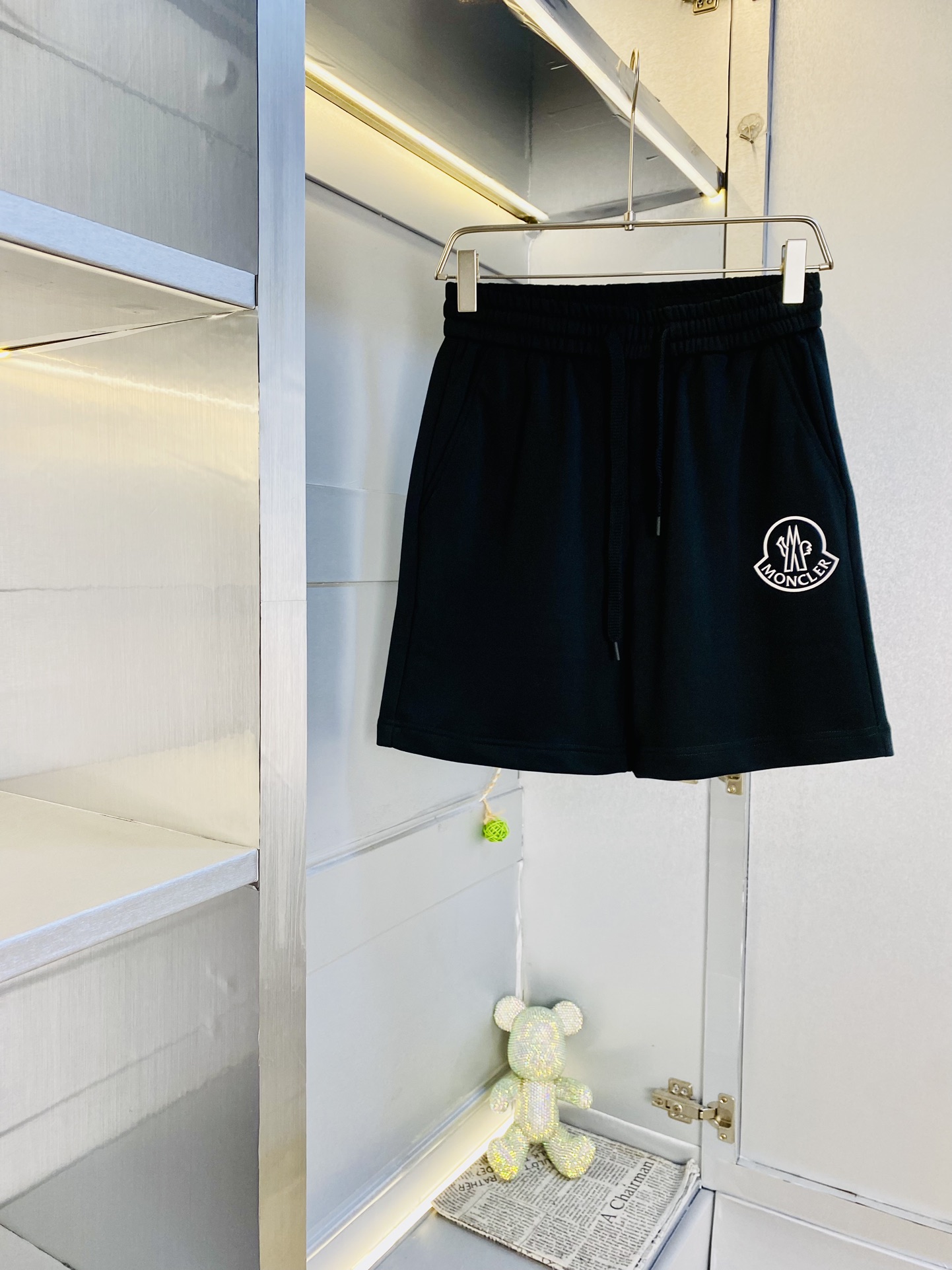 NO:510654,Gospel of Fatty Couple Style 220 pounds to wear, Moncler, a heavy recommendation!  The latest version of the 2025 Spring and Summer Essential Counter Series, shorts, beach pants, five-quarter pants, casual pants, high-end customized original hardware, the upper body effect is super positive, the leg lines are fully demonstrated, and the imported quick-drying fabric is provided by all customers. The texture is tight and delicate, the upper body is very comfortable and stylish, and it is extremely practical and versatile, which is very worth buying!  Requested recommendations from old customers!  Number of codes: M-4XL, Moncler, shorts, alexander wang19860909情侣款胖子福音 220斤可穿 蒙口Moncler 重磅推荐！2025春夏必备专柜系列最新款短裤沙滩裤五分裤休闲裤高端订制原版五金 上身效果超正,腿部线条完全得到彰显,全客供进口速干面料 纹理 紧致细腻,上身非常舒适有型,而且极为实穿百搭,非常值得入手！老客户必收推荐！ 码数:M-4XL,,Moncler,shorts,alexander wang,Men's clothing