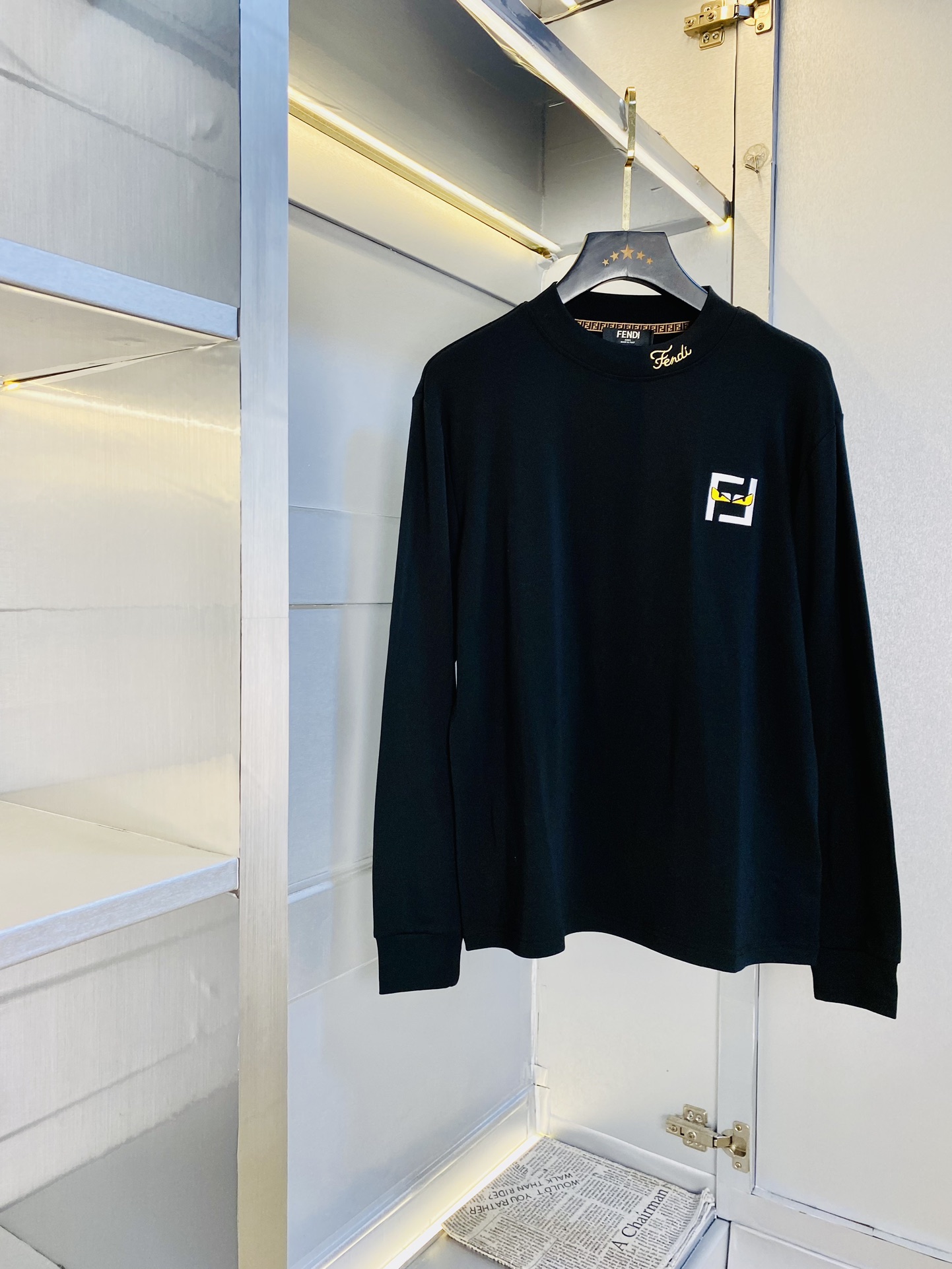 NO:643850,Wearing 200 pounds, velvet and thin velvet lining, Fendi, original quality, latest warm long-sleeved sweatshirt, bottoming shirt, T-shirt, selected counter custom-made top imported fabrics, all details are perfectly made, 1:1 replica, 100% authentic, original hardware, high-end customized accessories, original factory label, the upper body effect is amazing!  The size is too large S-XXL (175/130 pounds wear M),, fendi, fendi, hoodie, sweatshirts, tees, t-shirt, alexander wang19860909穿200斤 内里加绒加薄绒款 芬迪Fendi 原单品质 最新款 保暖长袖卫衣款打底衫T恤 精选专柜订制顶级进口面料 所有细节做工完美1比1复刻 还原正品百分百 原版五金 高端订制辅料 原厂原标 上身效果超赞！码数偏大S-XXL(175/130斤穿M),,fendi,fendi,hoodie,sweatshirts,tees，t-shirt,alexander wang,Men's clothing