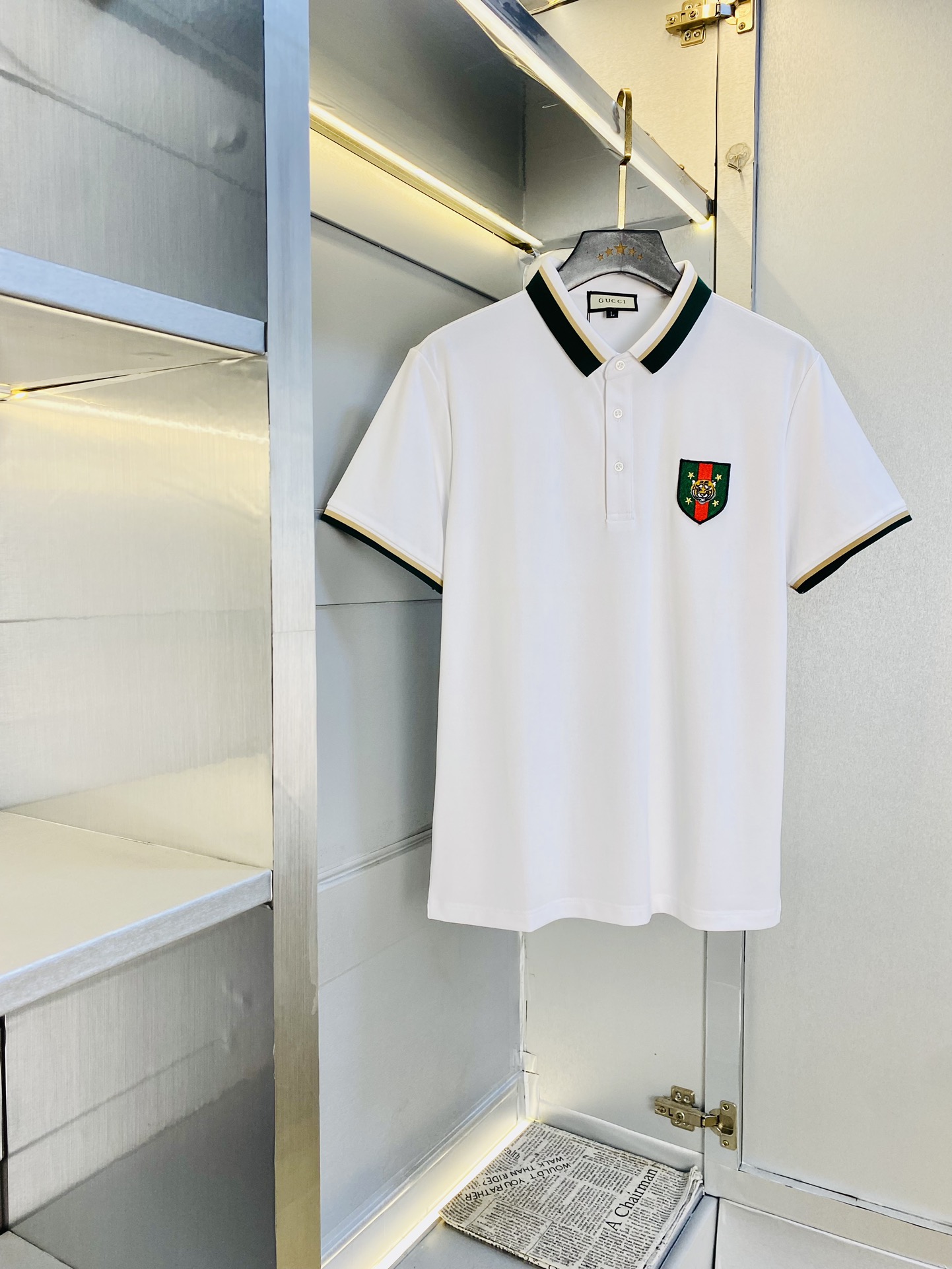 NO:512460,The original single product can wear 210 kilograms Gucci Original single quality 2025 latest men's lapel short-sleeved T-shirt polo shirt high-end workmanship!  Selected counters to customize the top-grade double mercerized bead flooring fabric. All details are perfectly crafted and replicated 100% authentic. Original hardware, high-end customized auxiliary materials, original factory original standard, excellent upper body effect!  Code number M-4XL, gucci, T-shirt,tees, t-shirt,alexander wang19860909原单货可穿210斤 古奇Gucci 原单品质 2025最新款 男装翻领短袖T恤polo衫 高级做工！精选专柜订制顶级双丝光珠地棉进口面料 所有细节做工完美1比1复刻 还原正品百分百 原版五金 高端订制辅料 原厂原标 上身效果超赞！码数M-4XL,,gucci,T-shirt,tees，t-shirt,alexander wang,Men's clothing