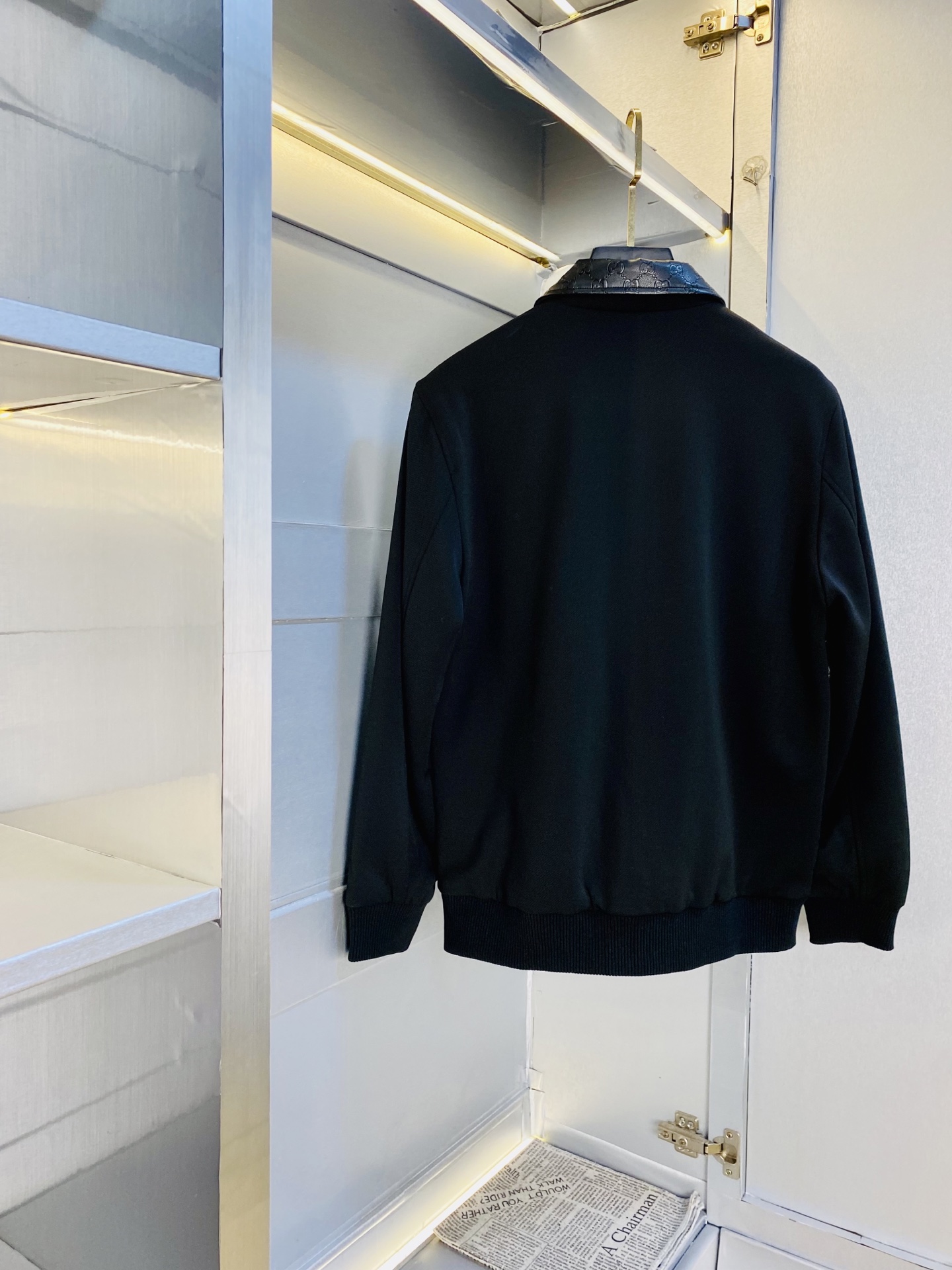 真皮皮衣！P450 官网原单货 可穿200斤🔥古奇Gucci 2025冬款！新款绵羊皮皮衣棉衣棉服外套 
⚠高版本⚠高品质 ⚠原版面料⚠网红明星同款

开模定制五金辅料  感非常舒服  超级百搭好看的一款外套
非市场普通版本 随意对比 品质绝对保证
颜色：图色
尺码：S-XXL（175/130斤穿S）