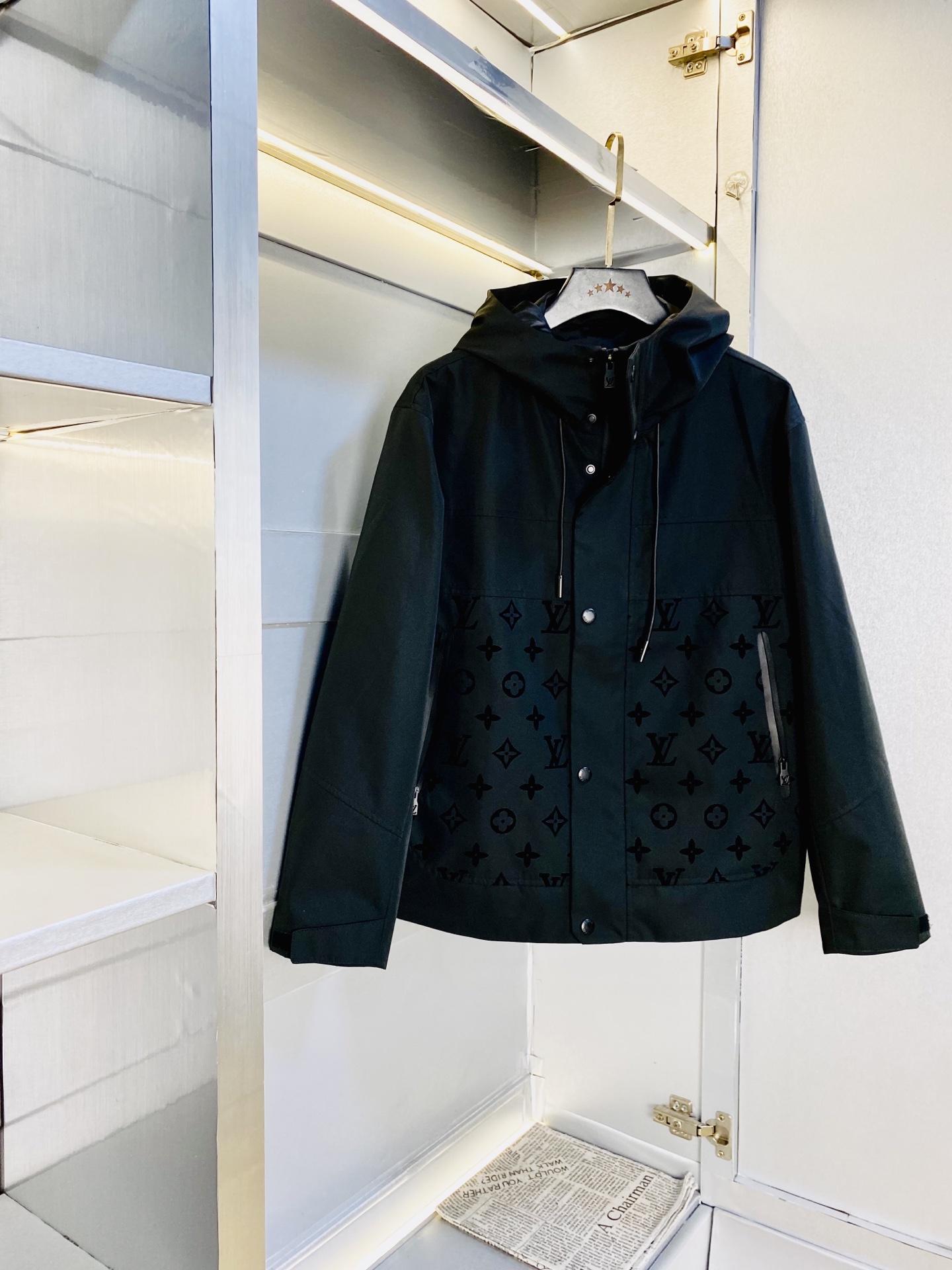 NO:519959,The original order of the official website can wear 200 catties Louis Vuitton Lv 2025 autumn model!  New jacket jacket windbreaker, high-quality, original fabric, same style as internet celebrity, mold opening custom hardware accessories, very comfortable, super versatile, beautiful jacket, non-market, ordinary version, random comparison, absolutely guaranteed quality, color, size M-3XL (175/130 catties, wear M),,louis vuitton,louis vuitton,jackets & coats,jackets & coats,alexander wang19860909官网原单货 可穿200斤路易威登Lv 2025秋款！新款外套夹克防风衣 高版本高品质 原版面料网红明星同款 开模定制五金辅料 感非常舒服 超级百搭好看的一款外套 非市场普通版本 随意对比 品质绝对保证 颜色图色 尺码M-3XL（175/130斤穿M）,,louis vuitton,louis vuitton,jackets & coats,jackets & coats,alexander wang,Men's clothing