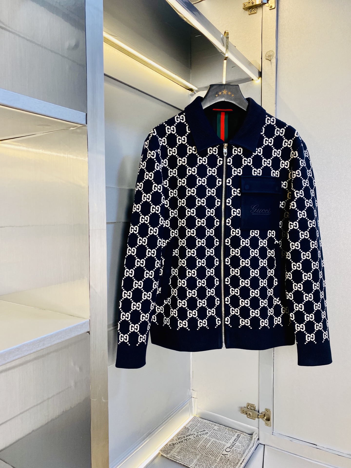 NO:519968,The original order of the official website can wear 200 kilograms of Gucci 2025 autumn and winter style!  New knitted sweater wool jacket, high-quality, original fabric, same style as internet celebrity, mold opening custom hardware accessories, very comfortable, super versatile and beautiful jacket, non-market ordinary version, random comparison, absolutely guaranteed quality, color picture, size M-3XL (175/130 catties wear M),, gucci, jackets & coats, jackets & coats, sweaters, alexander wang19860909官网原单货 可穿200斤古奇Gucci 2025秋冬款！新款针织毛衣羊毛外套夹克 高版本高品质 原版面料网红明星同款 开模定制五金辅料 感非常舒服 超级百搭好看的一款外套 非市场普通版本 随意对比 品质绝对保证 颜色图色 尺码M-3XL（175/130斤穿M）,,gucci,jackets & coats,jackets & coats,sweaters,alexander wang,Men's clothing