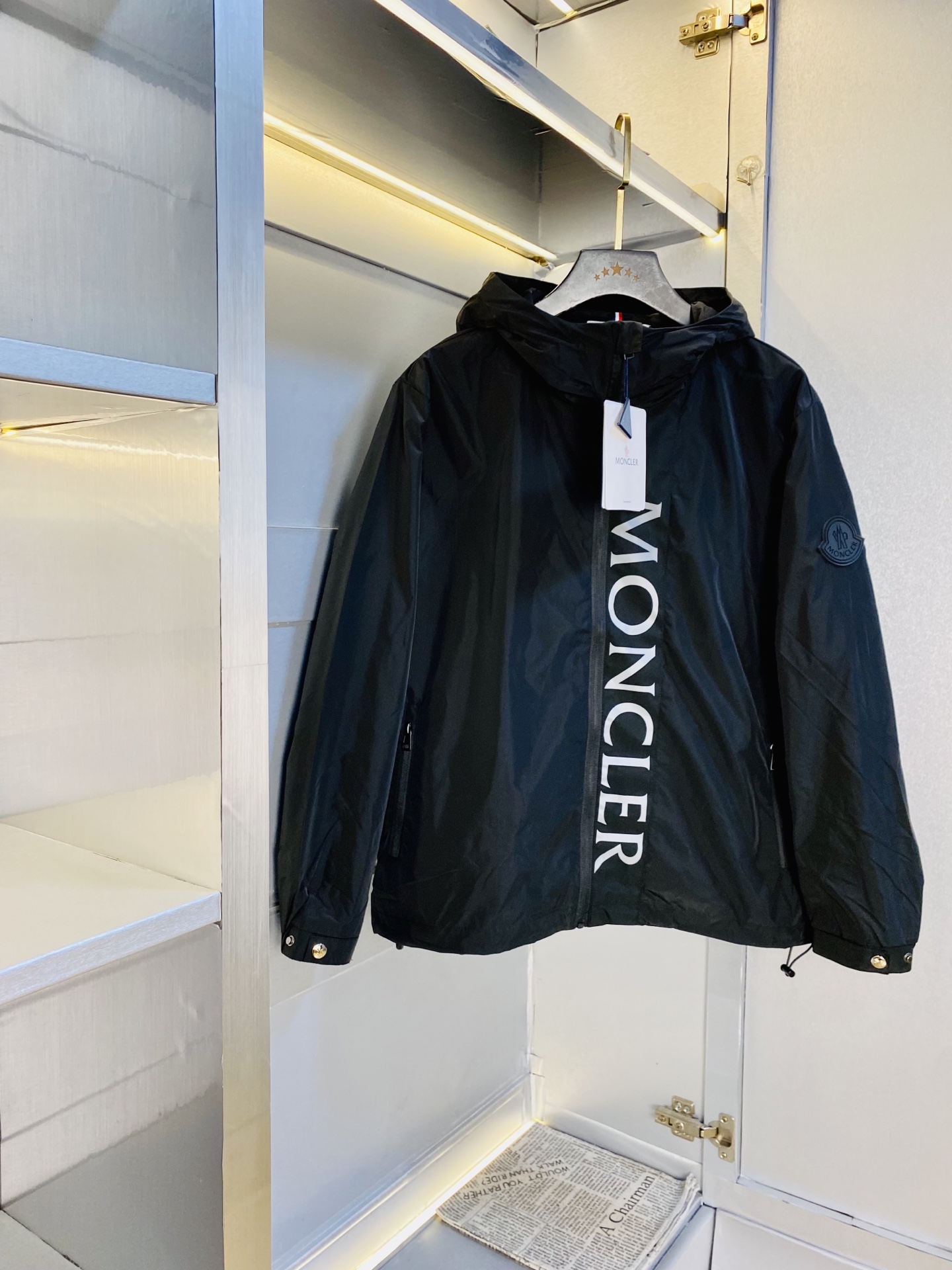 NO:643830,The original item from the official website can be worn with a 200-pound Moncler autumn style!  New coat, jacket and windproof coat. High version and high quality. The original fabric is the same as that of Internet celebrity stars. Customized hardware and accessories. Very comfortable. A super versatile and good-looking coat. Not the ordinary version in the market. Compare at will. Quality is absolutely guaranteed. Color pictures and colors. Sizes M-3XL, Moncler, jackets & coats, jackets & coats, alexander wang19860909官网原单货 可穿200斤蒙口Moncler 秋款！新款外套夹克防风衣 高版本高品质 原版面料网红明星同款 开模定制五金辅料 感非常舒服 超级百搭好看的一款外套 非市场普通版本 随意对比 品质绝对保证 颜色图色 尺码M-3XL,,Moncler,jackets & coats,jackets & coats,alexander wang,Men's clothing