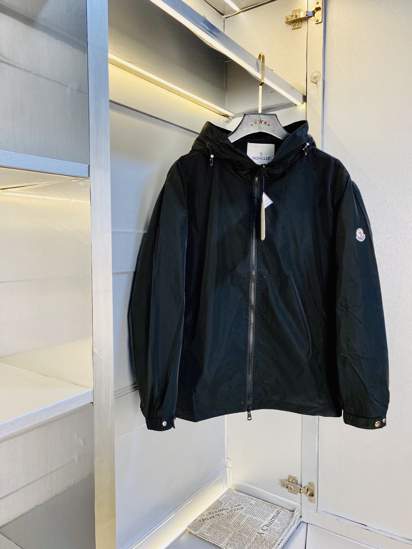 NO:610908,The original item from the official website can be worn with a 200-pound Moncler 2025 autumn model!  New coat, jacket and windproof coat. High version and high quality. The original fabric is the same as that of Internet celebrity stars. Customized hardware and accessories. Very comfortable. A super versatile and good-looking coat. Not the ordinary version in the market. Compare at will. Quality is absolutely guaranteed. Color pictures and colors. Sizes M-3XL, Moncler, jackets & coats, jackets & coats, alexander wang19860909官网原单货 可穿200斤蒙口Moncler 2025秋款！新款外套夹克防风衣 高版本高品质 原版面料网红明星同款 开模定制五金辅料 感非常舒服 超级百搭好看的一款外套 非市场普通版本 随意对比 品质绝对保证 颜色图色 尺码M-3XL,,Moncler,jackets & coats,jackets & coats,alexander wang,Men's clothing