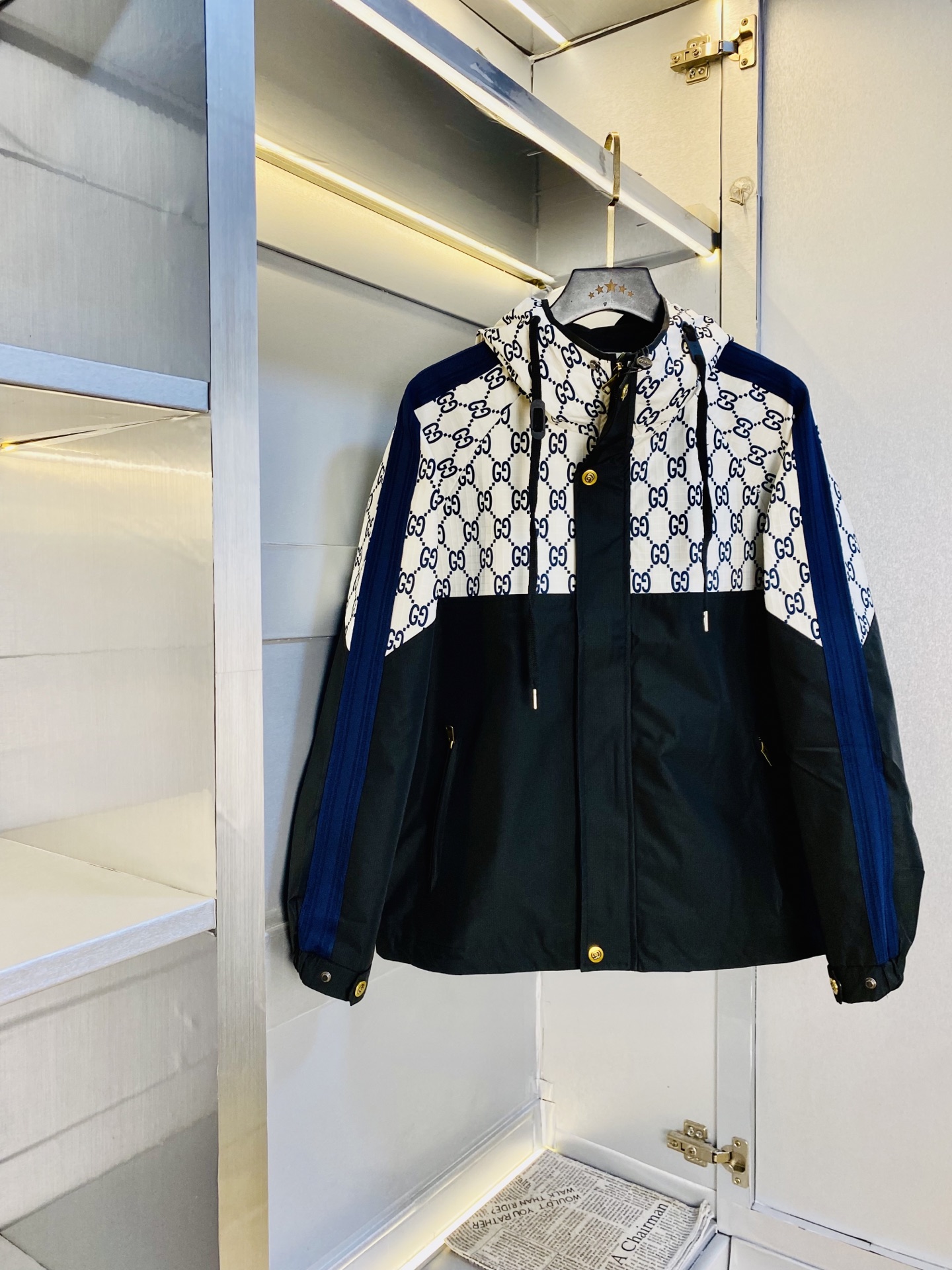 NO:517949,The original order of the official website can wear 200 kilograms of Gucci 2025 autumn style!  New jacket jacket windbreaker, high-quality, original fabric, same style as internet celebrity, mold opening custom hardware accessories, very comfortable, super versatile, beautiful jacket, non-market, ordinary version, random comparison, absolutely guaranteed quality, color picture, size M-3XL,, gucci, jackets & coats, jackets & coats, alexander wang19860909官网原单货 可穿200斤古奇Gucci 2025秋款！新款外套夹克防风衣 高版本高品质 原版面料网红明星同款 开模定制五金辅料 感非常舒服 超级百搭好看的一款外套 非市场普通版本 随意对比 品质绝对保证 颜色图色 尺码M-3XL,,gucci,jackets & coats,jackets & coats,alexander wang,Men's clothing