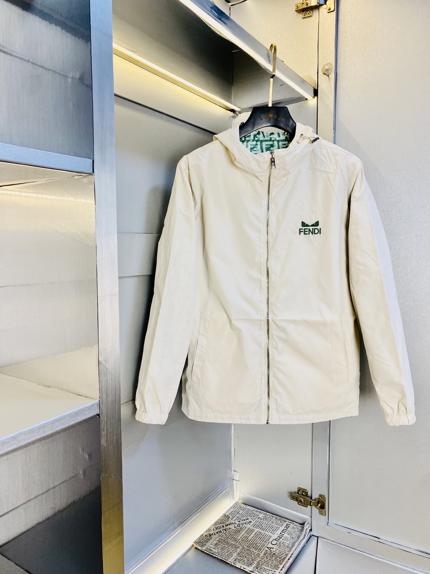 NO:623992,Reversible!  The original item from the official website can wear 200 pounds of Fendi autumn style!  New coat, jacket and windproof coat. High version and high quality. The original fabric is the same as that of Internet celebrity stars. Mold customization of hardware and accessories. Very comfortable. Super versatile and good-looking coat. Not a common version in the market. Compare at will. Quality is absolutely guaranteed. Color pictures and colors. Sizes M-3XL,,fendi,fendi,jackets & coats,jackets & coats,alexander wang19860909双面穿！ 官网原单货 可穿200斤芬迪Fendi 秋款！新款外套夹克防风衣 高版本高品质 原版面料网红明星同款 开模定制五金辅料 感非常舒服 超级百搭好看的一款外套 非市场普通版本 随意对比 品质绝对保证 颜色图色 尺码M-3XL,,fendi,fendi,jackets & coats,jackets & coats,alexander wang,Men's clothing