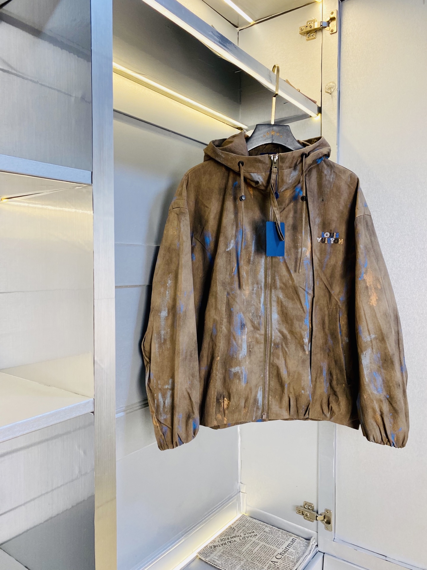 NO:596657,The original item from the official website can wear 240 pounds of Louis Vuitton Lv autumn style!  New coat, jacket and windproof coat. High version and high quality. The original fabric is the same as that of Internet celebrity stars. Mold customization of hardware and accessories. Very comfortable. Super versatile and good-looking coat. Not a common version in the market. Compare at will. Quality is absolutely guaranteed. Color picture and color. Size M-3XL (175/140 pounds wear M),, louis vuitton, louis vuitton, jackets & coats, jackets & coats, alexander wang19860909官网原单货 可穿240斤路易威登Lv 秋款！新款外套夹克防风衣 高版本高品质 原版面料网红明星同款 开模定制五金辅料 感非常舒服 超级百搭好看的一款外套 非市场普通版本 随意对比 品质绝对保证 颜色图色 尺码M-3XL(175/140斤穿M),,louis vuitton,louis vuitton,jackets & coats,jackets & coats,alexander wang,Men's clothing