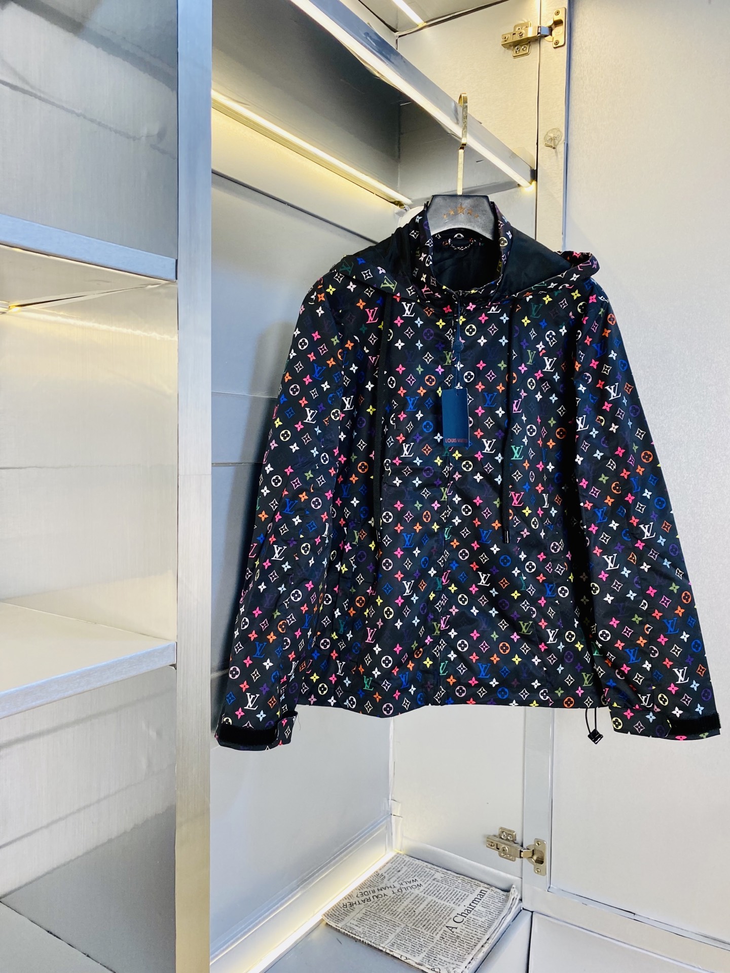 NO:613309,Original item from the official website, wearable Louis Vuitton Lv 2025 autumn style!  New coat, jacket and windproof coat. High version and high quality. The original fabric is the same as that of Internet celebrity stars. Mold customization of hardware and accessories. Very comfortable. A super versatile and good-looking coat. Not a common version in the market. Compare at will. Quality is absolutely guaranteed. Color pictures and colors. Sizes M-3XL, Louis vuitton, Louis vuitton, jackets & coats, jackets & coats, alexander wang19860909官网原单货 可穿斤路易威登Lv 2025秋款！新款外套夹克防风衣 高版本高品质 原版面料网红明星同款 开模定制五金辅料 感非常舒服 超级百搭好看的一款外套 非市场普通版本 随意对比 品质绝对保证 颜色图色 尺码M-3XL,,louis vuitton,louis vuitton,jackets & coats,jackets & coats,alexander wang,Men's clothing