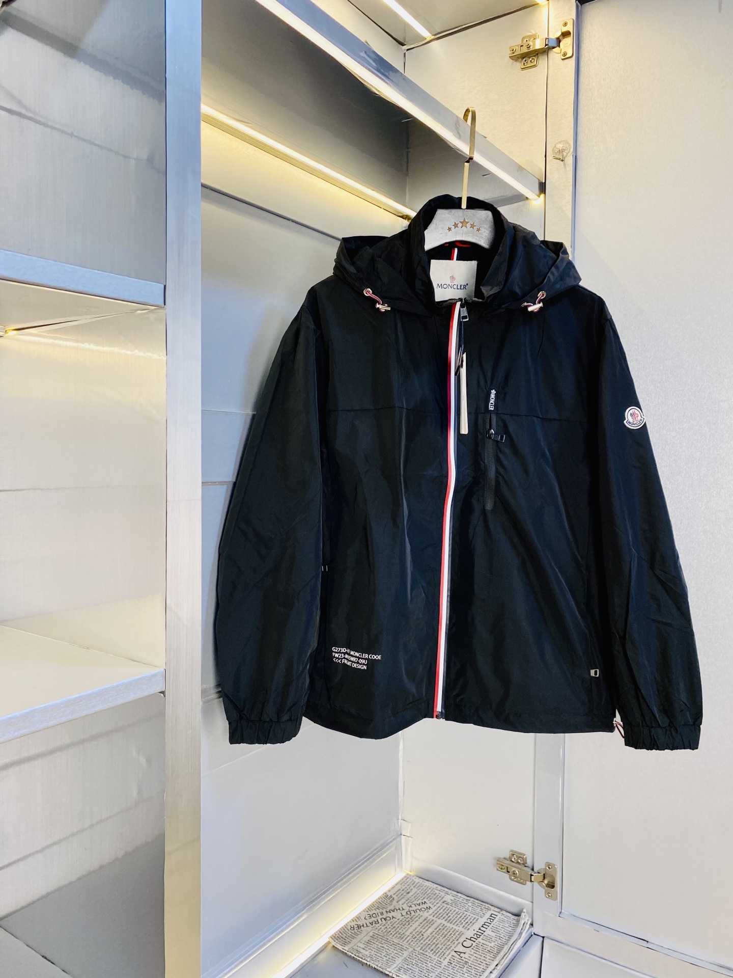 NO:608754,The original item from the official website can be worn with a 200-pound Moncler 2025 autumn model!  New coat, jacket and windproof coat. High version and high quality. The original fabric is the same as that of Internet celebrity stars. Customized hardware and accessories. Very comfortable. A super versatile and good-looking coat. Not the ordinary version in the market. Compare at will. Quality is absolutely guaranteed. Color pictures and colors. Sizes M-3XL, Moncler, jackets & coats, jackets & coats, alexander wang19860909官网原单货 可穿200斤蒙口Moncler 2025秋款！新款外套夹克防风衣 高版本高品质 原版面料网红明星同款 开模定制五金辅料 感非常舒服 超级百搭好看的一款外套 非市场普通版本 随意对比 品质绝对保证 颜色图色 尺码M-3XL,,Moncler,jackets & coats,jackets & coats,alexander wang,Men's clothing