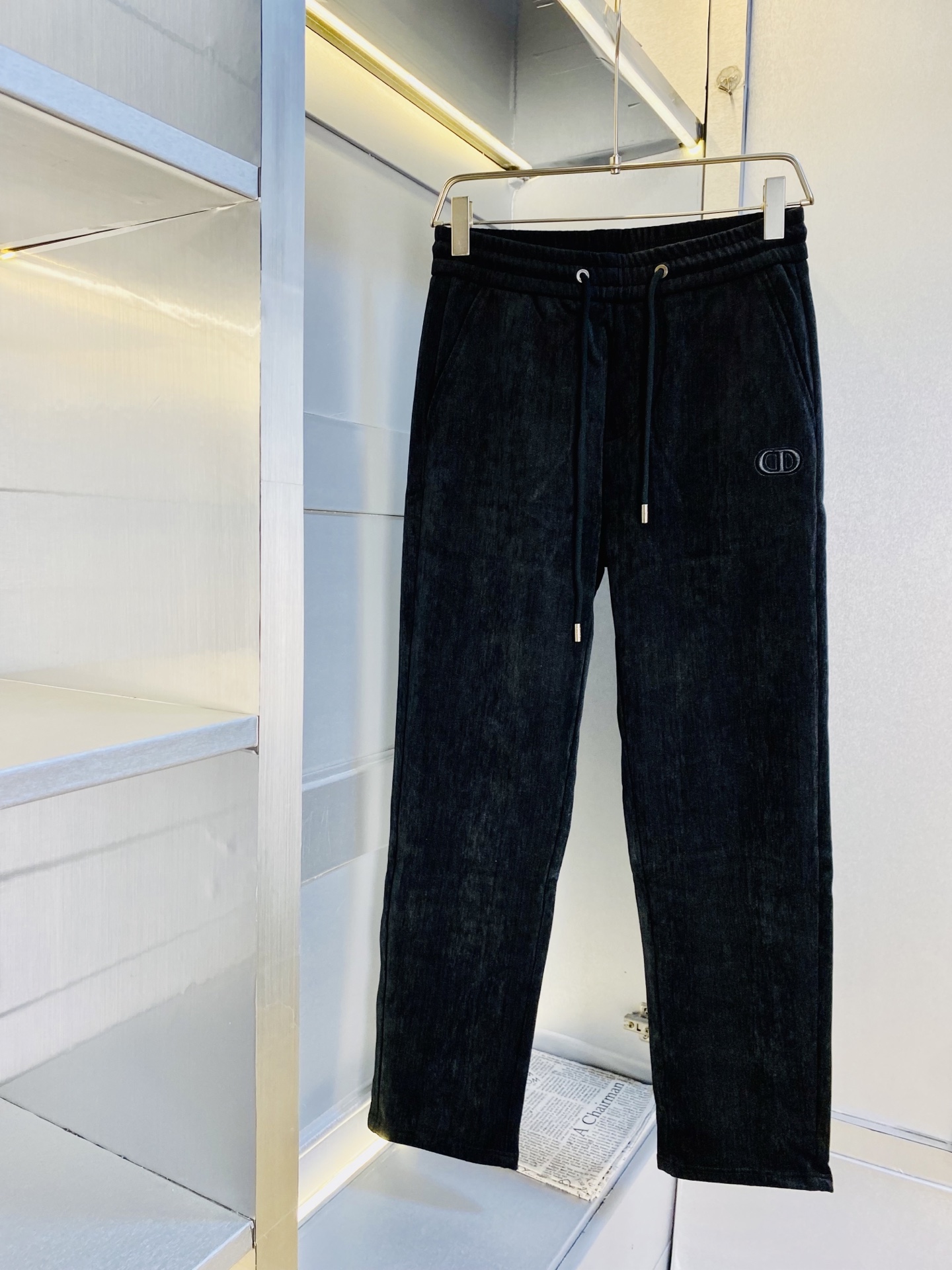 NO:600958,Corduroy, original item from the official website, can wear 220 pounds of Dior, simple and fashionable, new autumn and winter casual pants, sports pants, sweatpants, elastic pants, long trousers, very comfortable to wear, low-key yet luxurious, very classy to wear, no need to say much about the pants style and tailoring, the upper body is exquisite and vivid. Really first-class top quality materials, truly palace-level casual pants and elastic pants, using Turkish cotton to produce the most famous denim fabric  The quality is outstanding, the pants are very soft after heavy washing!  The straight-leg version is not picky, the upper body is absolutely stylish, the expert design is extremely luxurious. Size: M-4XL, dior, dior, alexander wang19860909灯芯绒 官网原单货 可穿220斤迪奥Dior 简约时尚 秋冬新款休闲裤运动裤卫裤松紧裤长裤身穿着非常舒适 低调不失奢华 穿出去非常有档次,裤型款式和裁剪亦无需多言 上身精致跃然.真正一等一顶级质料 真正殿堂级的休闲裤松紧裤,选用土耳其的棉花 生产出最有名的单宁布 品质卓然,经过重水洗使得裤子很柔软！直脚的版型 不挑人 上身绝对的有型 达人设计 极度奢华.码数:M-4XL,,dior,dior,alexander wang,Men's clothing