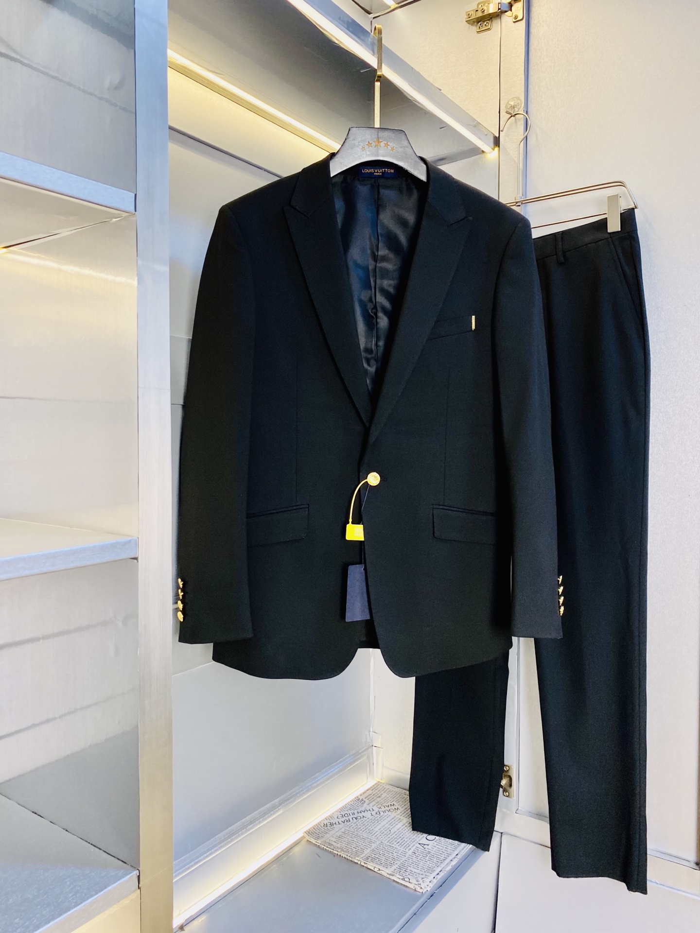 NO:596646,The complete set of original items from the official website can wear 220 pounds of Louis Vuitton Lv autumn and winter styles!  New suit jacket, suit suit, suit suit, dress suit, complete with three labels, high version with wash mark, high quality, original fabric, the same style as Internet celebrity stars! Mold customization of hardware accessories, very comfortable, super versatile and good-looking, non-market ordinary version, feel free to compare, quality is absolutely guaranteed, color picture, size M-4XL (175/130 pounds wear M),, louis vuitton, louis vuitton, jackets & coats, business suit, alexander  wang19860909整套 官网原单货 可穿220斤路易威登Lv 秋冬款！新款西装外套西装套装西服套装礼服套装 三标齐全 带洗水唛高版本高品质 原版面料网红明星同款! 开模定制五金辅料 感非常舒服 超级百搭好看 非市场普通版本 随意对比 品质绝对保证 颜色图色 尺码M-4XL (175/130斤穿M),,louis vuitton,louis vuitton,jackets & coats,business suit,alexander wang,Men's clothing