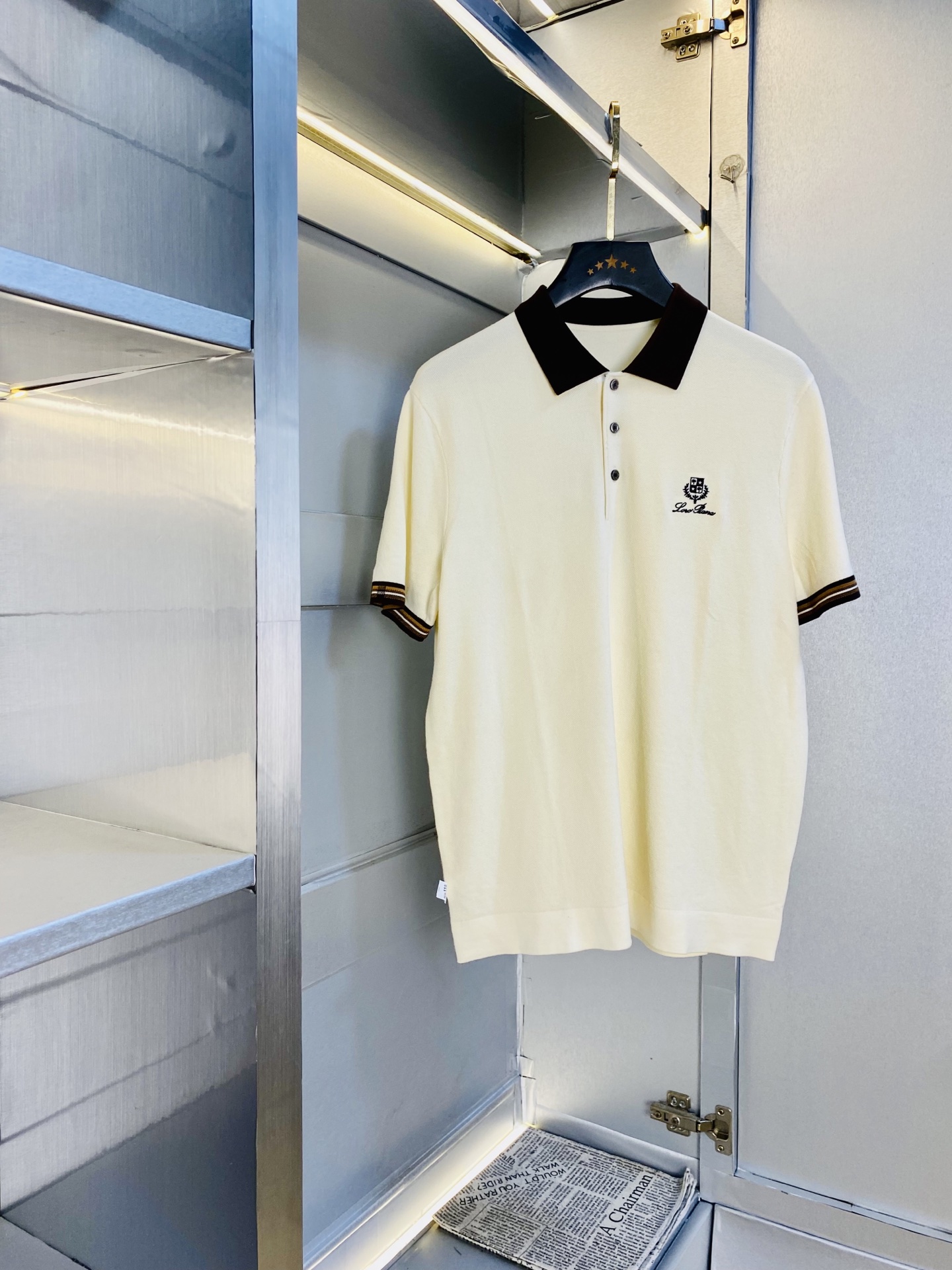 NO:598717,Wearable weight, Noyo Piana Lp, original quality, 2025 latest clothes, lapel knitted sweater, short sleeves, lapel wool short sleeves, selected counters with top-grade imported fabrics, perfect 1:1 reproduction of all details, 100% authentic, original hardware, high-end customized accessories, original factory original label, great upper body effect, size M-3XL, loro piana, sweaters, T-shirt, alexander wang19860909可穿斤 诺悠翩雅Lp 原单品质 2025最新款衣服 翻领针织毛衣短袖翻领羊毛短袖 精选专柜订制顶级进口面料 所有细节做工完美1比1复刻 还原正品百分百 原版五金 高端订制辅料 原厂原标 上身效果超赞 码数 M-3XL,,loro piana,sweaters,T-shirt,alexander wang,Men's clothing