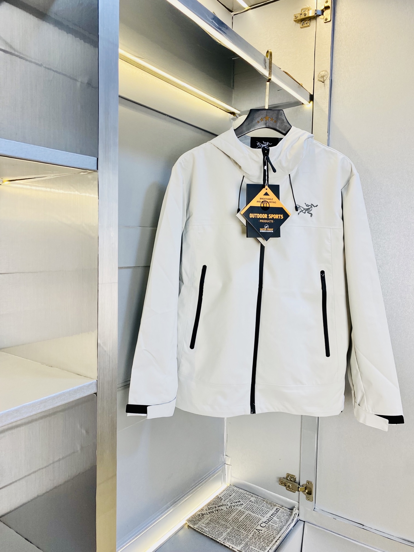 NO:613315,The original item from the official website can be worn in Arcteryx 2025 autumn style!  New Arc'teryx Jacket Soft Shell Jacket Windproof Jacket High version and high quality The original fabric is the same as that of Internet celebrity stars. Open mold to customize hardware and accessories. Very comfortable. Super versatile and good-looking jacket. Non-market ordinary version. Compare at will. Quality is absolutely guaranteed. Color, picture and color. Size M-3XL, arc'teryx, jackets & coats, jackets & coats, alexander wang19860909官网原单货 可穿斤始祖鸟Arcteryx 2025秋款！新款始祖鸟冲锋衣软壳外套夹克防风衣 高版本高品质 原版面料网红明星同款 开模定制五金辅料 感非常舒服 超级百搭好看的一款外套 非市场普通版本 随意对比 品质绝对保证 颜色图色 尺码M-3XL,arc'teryx,jackets & coats,jackets & coats,alexander wang,Men's clothing