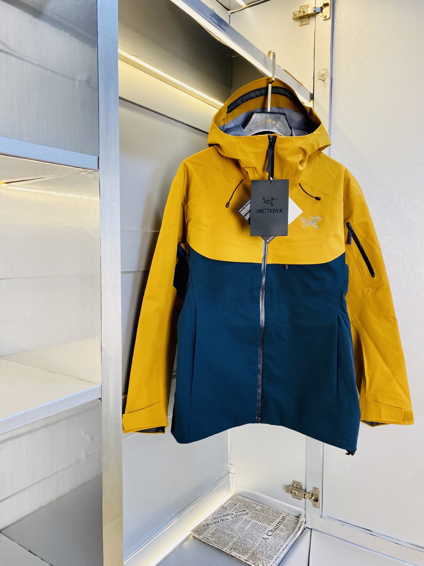 NO:613318,The original item from the official website can be worn in Arcteryx 2025 autumn style!  New Arc'teryx Jacket Hard Shell Jacket Windproof Jacket High version and high quality The original fabric is the same as the Internet celebrity star Mold custom hardware accessories Very comfortable Super versatile and good-looking jacket Non-market ordinary version Feel free to compare The quality is absolutely guaranteed Color pictures Size M-3XL, arc'teryx, jackets & coats, jackets & coats, alexander wang19860909官网原单货 可穿斤始祖鸟Arcteryx 2025秋款！新款始祖鸟冲锋衣硬壳外套夹克防风衣 高版本高品质 原版面料网红明星同款 开模定制五金辅料 感非常舒服 超级百搭好看的一款外套 非市场普通版本 随意对比 品质绝对保证 颜色图色 尺码M-3XL,arc'teryx,jackets & coats,jackets & coats,alexander wang,Men's clothing