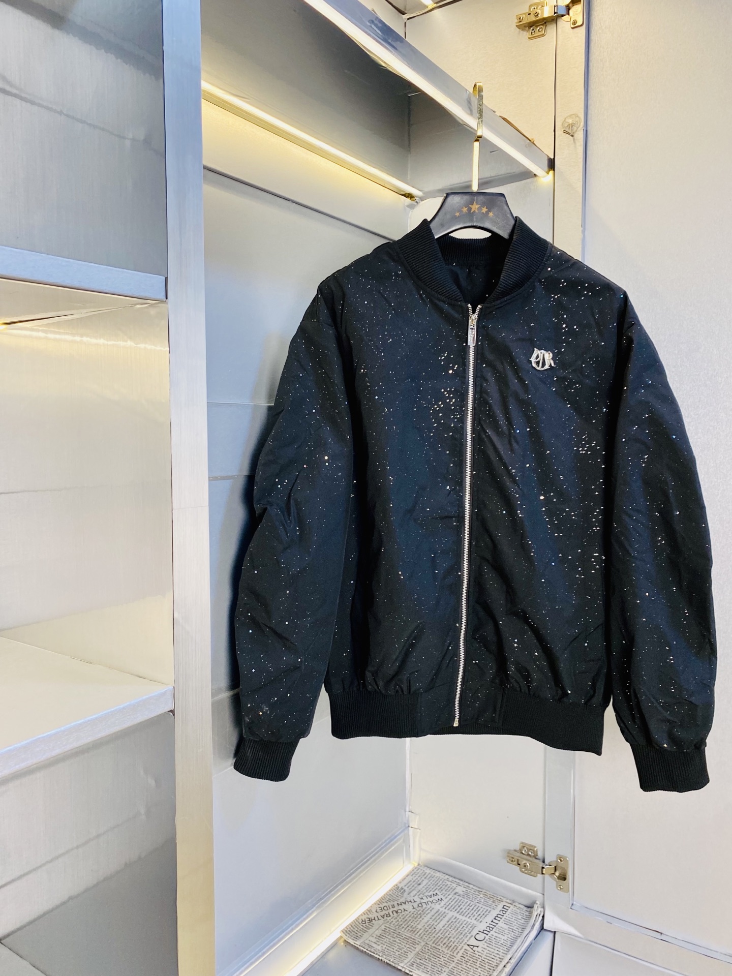 NO:600967,The original item from the official website can wear 200 pounds of Dior 2025 autumn style!  New coat, jacket and windproof coat. High version and high quality. The original fabric is the same as that of Internet celebrity stars. Open mold to customize hardware accessories. Very comfortable. Super versatile and good-looking coat. Non-common version in the market. Compare at will. Quality is absolutely guaranteed. Color pictures and colors. Size M-3XL, dior, dior, jackets & coats, jackets & coats, alexander wang19860909官网原单货 可穿200斤迪奥Dior 2025秋款！新款外套夹克防风衣 高版本高品质 原版面料网红明星同款 开模定制五金辅料 感非常舒服 超级百搭好看的一款外套 非市场普通版本 随意对比 品质绝对保证 颜色图色 尺码M-3XL,,dior,dior,jackets & coats,jackets & coats,alexander wang,Men's clothing