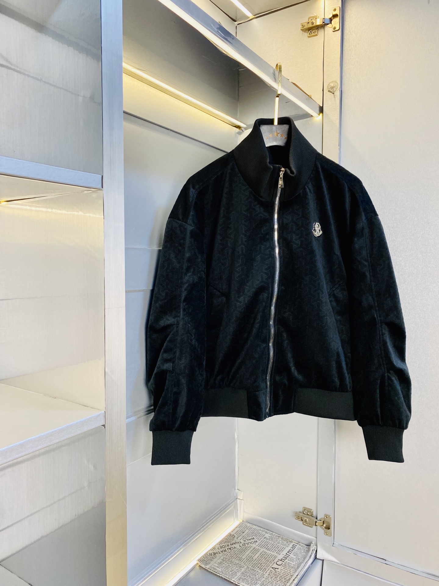 NO:598736,Gold velvet fabric!  The original item from the official website can wear Moncler 2025 autumn style with a 260 catties mask!  New gold velvet jacket gold velvet jacket windproof jacket High version and high quality Original fabric of the same style as Internet celebrity stars Open mold to customize hardware accessories Very comfortable Super versatile and good-looking coat Non-market ordinary version Compare at will The quality is absolutely guaranteed Color pictures Sizes M-3XL (175/130-160 pounds wear M), Moncler, jackets & coats, jackets & coats, alexander wang19860909金丝绒面料！官网原单货 可穿260斤蒙口Moncler 2025秋款！新款金丝绒外套金丝绒夹克防风衣 高版本高品质 原版面料网红明星同款 开模定制五金辅料 感非常舒服 超级百搭好看的一款外套 非市场普通版本 随意对比 品质绝对保证 颜色图色 尺码M-3XL（175/130-160斤穿M）,,Moncler,jackets & coats,jackets & coats,alexander wang,Men's clothing