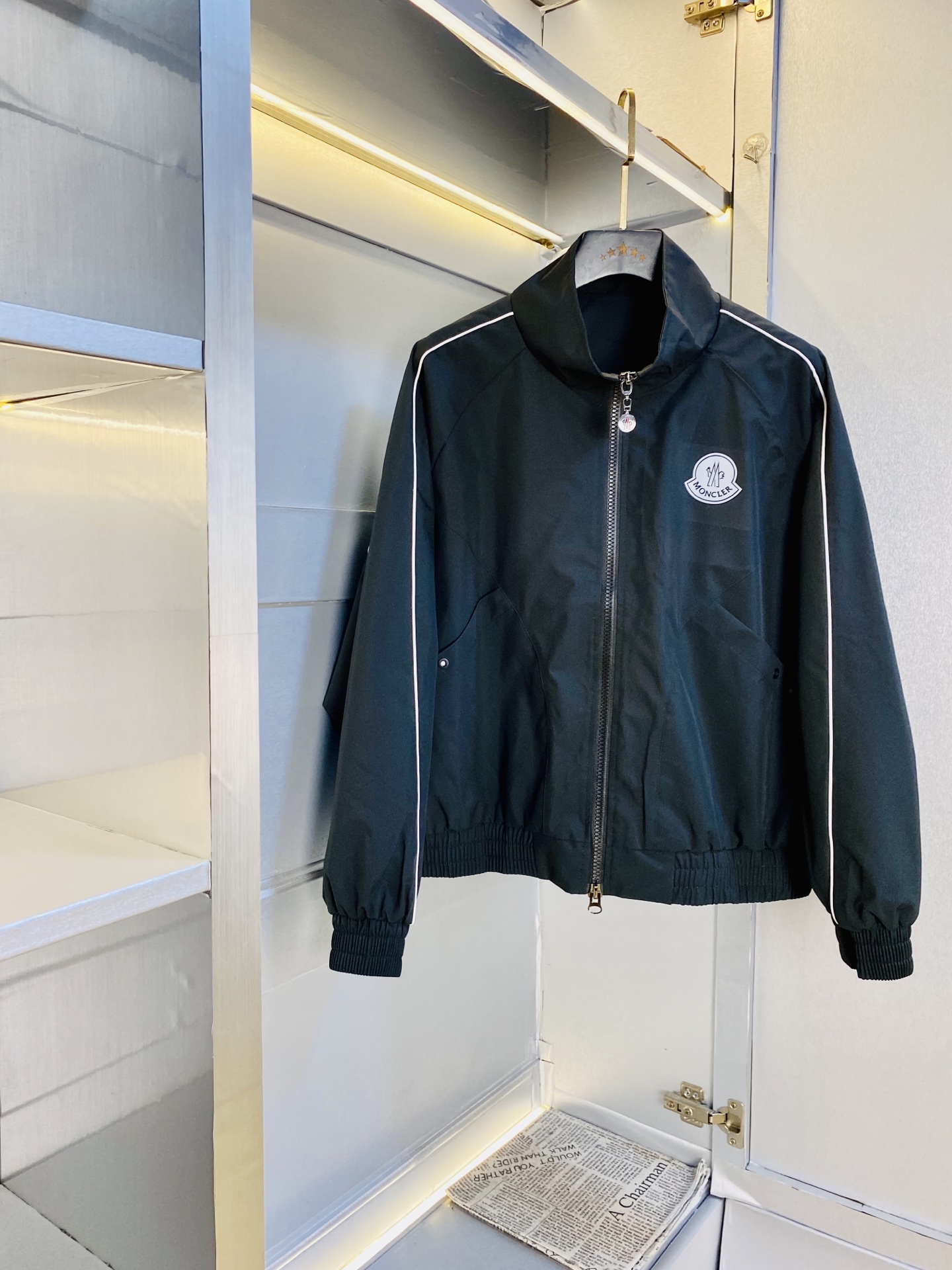 NO:598739,The original item from the official website can wear Moncler 2025 autumn style with a 260 catties mask!  New coat, windproof jacket, high version, high quality, original fabric, the same style as Internet celebrity stars, open mold to customize hardware accessories, very comfortable, super versatile and good-looking coat, non-market ordinary version, feel free to compare, quality is absolutely guaranteed, color picture, size M-3XL (175/130-160 pounds wear M),,Moncler,jackets & coats,jackets & coats,alexander wang19860909官网原单货 可穿260斤蒙口Moncler 2025秋款！新款外套夹克防风衣 高版本高品质 原版面料网红明星同款 开模定制五金辅料 感非常舒服 超级百搭好看的一款外套 非市场普通版本 随意对比 品质绝对保证 颜色图色 尺码M-3XL（175/130-160斤穿M）,,Moncler,jackets & coats,jackets & coats,alexander wang,Men's clothing