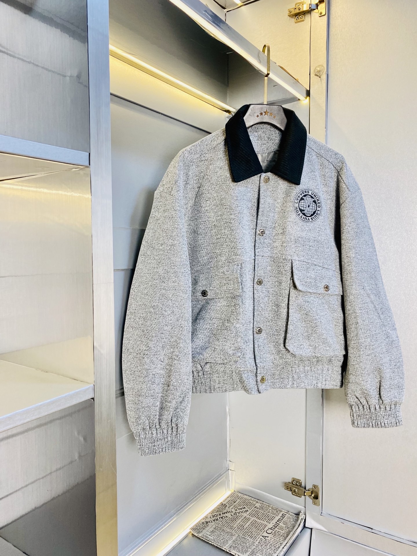 NO:598733,The original item from the official website can wear 260 pounds of Louis Vuitton Lv 2025 autumn style!  New coat, jacket, windproof coat, high version, high quality, original fabric, the same style as Internet celebrity stars, molded custom hardware and accessories, very comfortable, super versatile and good-looking coat, non-market ordinary version, feel free to compare, quality is absolutely guaranteed, color picture, size M-3XL (175/130-160 pounds wear M),, louis vuitton, louis vuitton, jackets & coats, jackets & coats, alexander wang19860909官网原单货 可穿260斤路易威登Lv 2025秋款！新款外套夹克防风衣 高版本高品质 原版面料网红明星同款 开模定制五金辅料 感非常舒服 超级百搭好看的一款外套 非市场普通版本 随意对比 品质绝对保证 颜色图色 尺码M-3XL（175/130-160斤穿M）,,louis vuitton,louis vuitton,jackets & coats,jackets & coats,alexander wang,Men's clothing