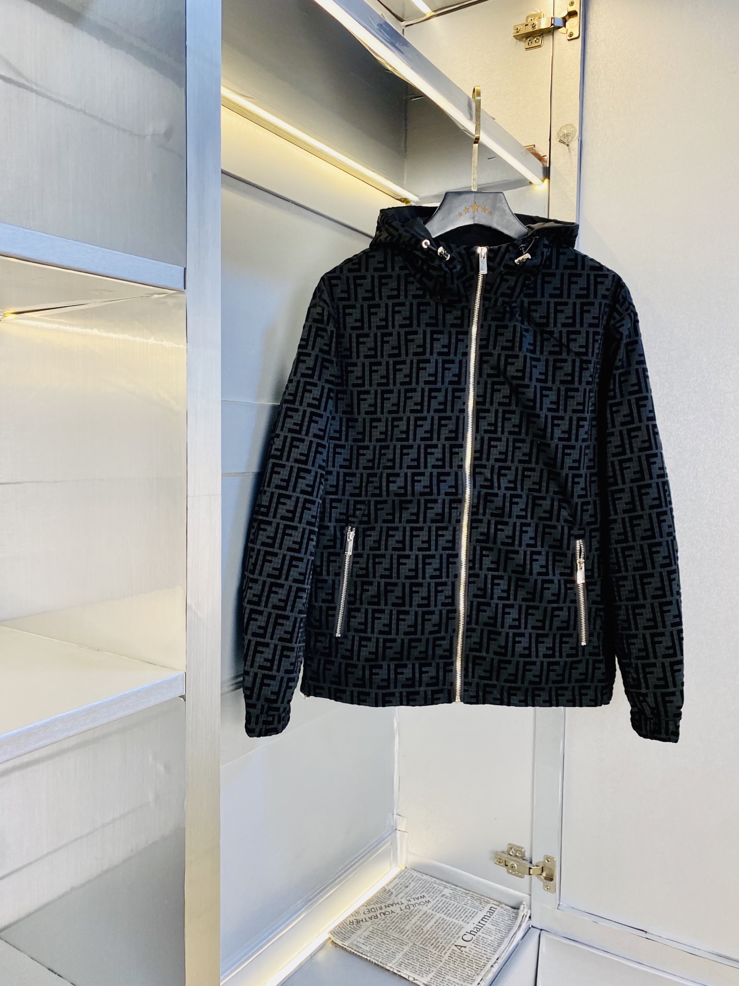 NO:656269,Original item from the official website Fendi 2025 autumn style!  New coat, jacket and windproof coat. High version and high quality. The original fabric is the same as that of Internet celebrity stars. Mold customization of hardware and accessories. Very comfortable. Super versatile and good-looking coat. Not a common version in the market. Compare at will. Quality is absolutely guaranteed. Color pictures and colors. Sizes M-3XL,,fendi,fendi,jackets & coats,jackets & coats,alexander wang19860909官网原单货 芬迪Fendi 2025秋款！新款外套夹克防风衣 高版本高品质 原版面料网红明星同款 开模定制五金辅料 感非常舒服 超级百搭好看的一款外套 非市场普通版本 随意对比 品质绝对保证 颜色图色 尺码M-3XL,,fendi,fendi,jackets & coats,jackets & coats,alexander wang,Men's clothing