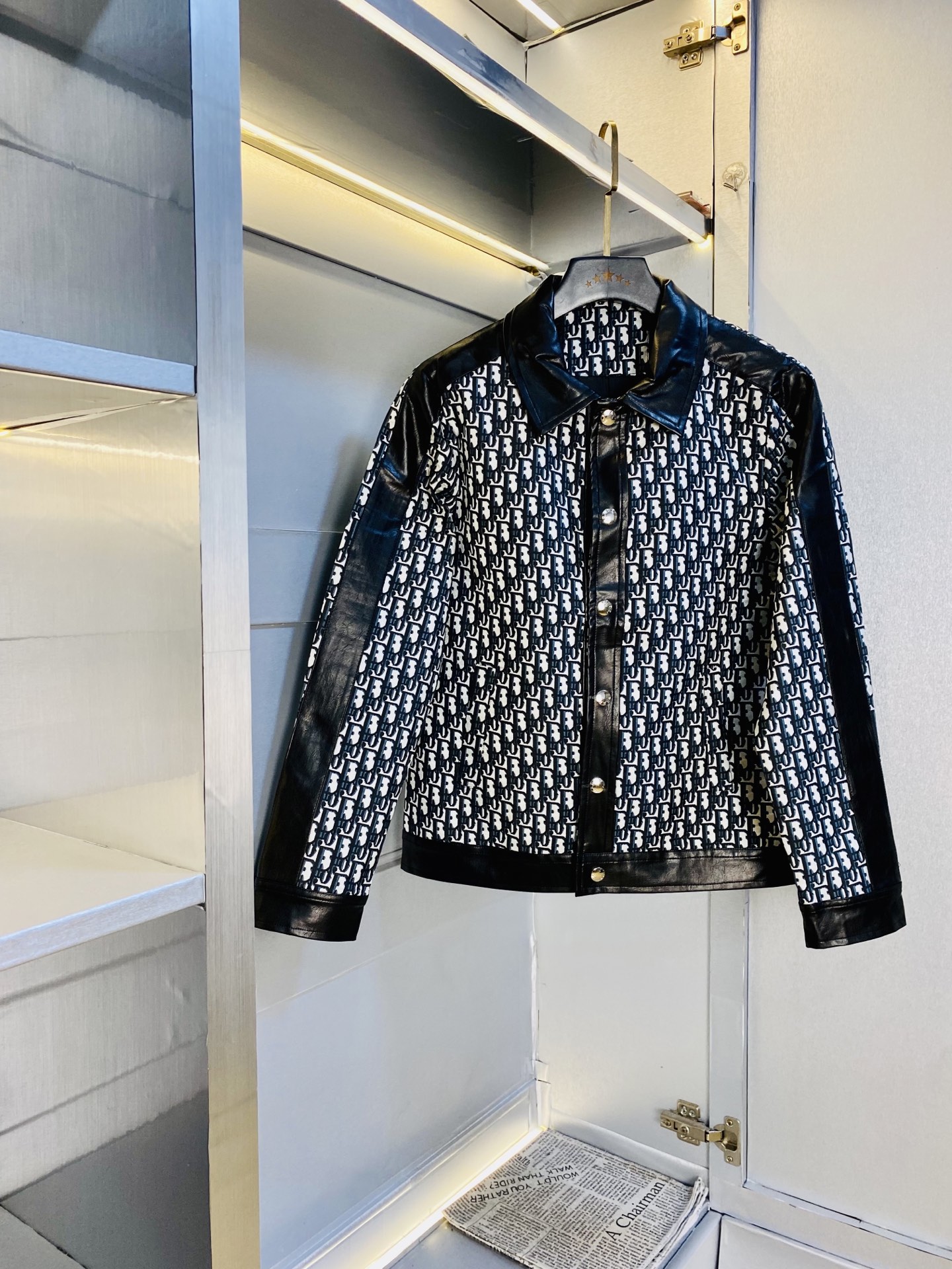 NO:610922,Original item from the official website Dior 2025 autumn style!  New coat, jacket and windproof coat. High version and high quality. The original fabric is the same as that of Internet celebrity stars. Open mold to customize hardware accessories. Very comfortable. Super versatile and good-looking coat. Non-common version in the market. Compare at will. Quality is absolutely guaranteed. Color pictures and colors. Size M-3XL, dior, dior, jackets & coats, jackets & coats, alexander wang19860909官网原单货 迪奥Dior 2025秋款！新款外套夹克防风衣 高版本高品质 原版面料网红明星同款 开模定制五金辅料 感非常舒服 超级百搭好看的一款外套 非市场普通版本 随意对比 品质绝对保证 颜色图色 尺码M-3XL,,dior,dior,jackets & coats,jackets & coats,alexander wang,Men's clothing