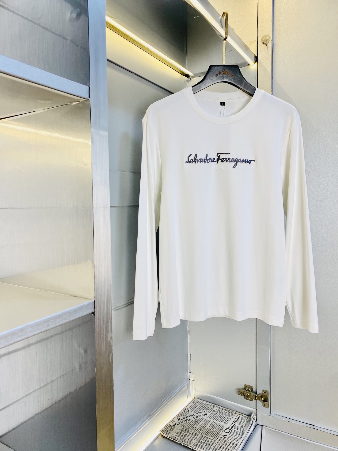 NO:545840,The original order of the official website can wear 210 kilogram ferragamo autumn style!  New base shirt long-sleeved T-shirt, double mercerized cotton, high-quality, original fabric, same style as internet celebrities, custom hardware accessories, very comfortable, super versatile and beautiful, non-market ordinary version, random comparison, absolutely guaranteed quality, color picture, size M-4XL,, ferragamo,tees, t-shirt, alexander wang19860909官网原单货 可穿210斤菲拉格慕 秋款！新款打底衫长袖T恤 双丝光棉 高版本高品质 原版面料网红明星同款 开模定制五金辅料 感非常舒服 超级百搭好看的一款 非市场普通版本 随意对比 品质绝对保证 颜色图色 尺码M-4XL,,ferragamo,tees，t-shirt,alexander wang,Men's clothing