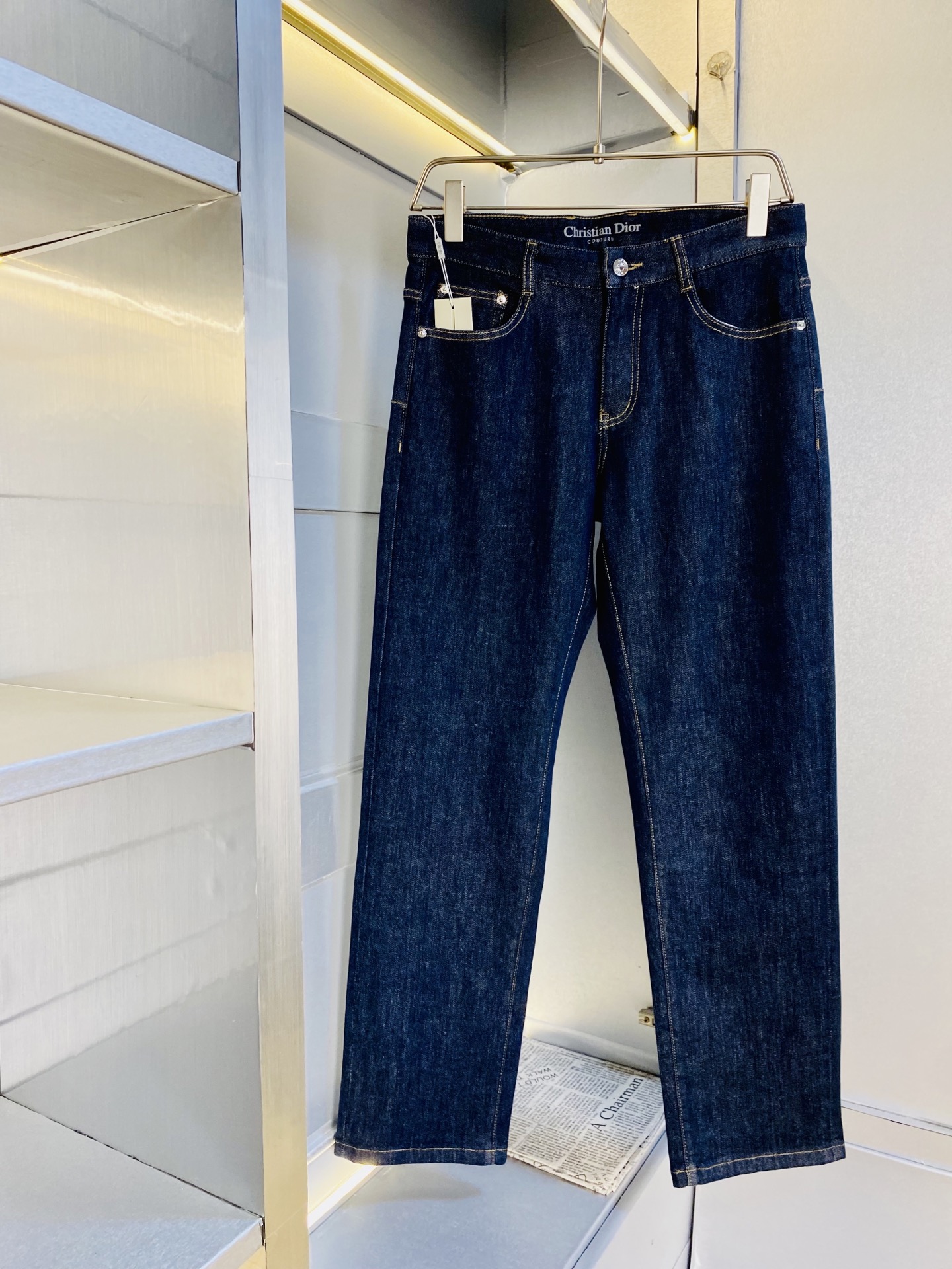 NO:613324,Original item, official website model, wearable, Dior 2025 autumn and winter new styles are available at the counter simultaneously, fashionable casual pants, straight-leg jeans and stretch jeans, imported original fabrics, upper body is comfortable and breathable, top-notch craftsmanship hardware accessories. Extremely high grade, super correct version, fashionable and stylish upper body!  A wardrobe essential!  Size 30-38,,dior,dior,jeans,alexander wang19860909原单货官网款 可穿斤 迪奥Dior 2025 秋冬新款专柜同步有售,时尚休闲裤直筒牛仔裤弹力牛仔裤,进口原版面料,上身舒适透气,顶级工艺五金配饰.档次极高,版型超正,上身时尚有型！衣橱必备单品！尺码30-38,,dior,dior,jeans,alexander wang,Men's clothing