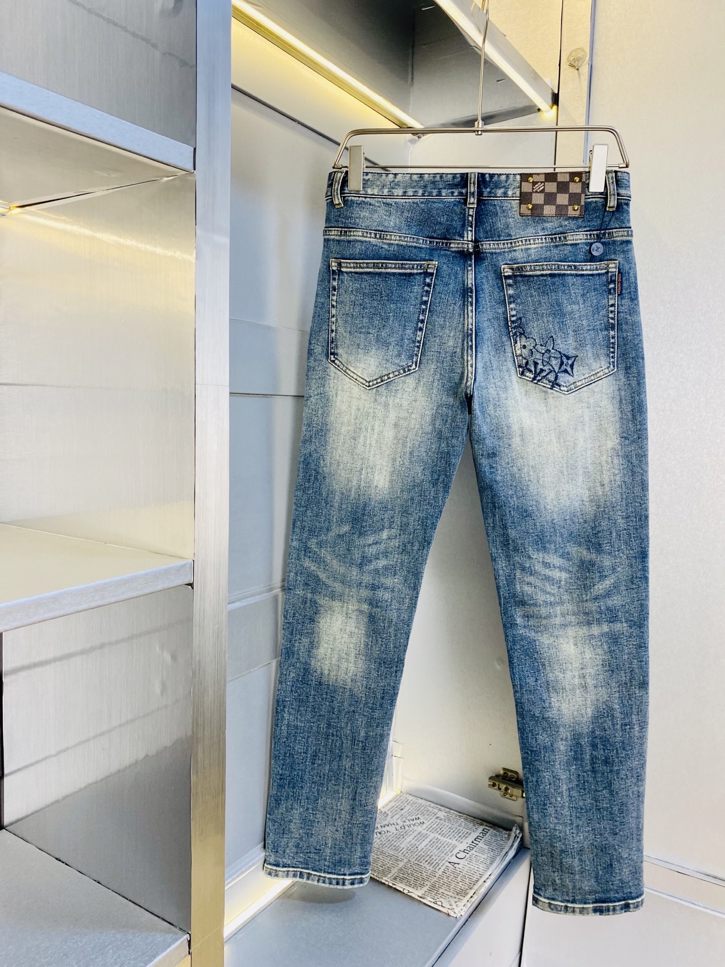 NO:608792,Original item, official website model, wearable, Louis Vuitton Lv 2025 autumn and winter new models are available at the counter simultaneously, fashionable casual pants, straight-leg jeans and stretch jeans, imported original fabrics, upper body is comfortable and breathable, top-notch craftsmanship hardware accessories. Extremely high grade, super correct version, fashionable and stylish upper body!  A wardrobe essential!  Size 30-38,,louis vuitton,louis vuitton,jeans,alexander wang19860909原单货官网款 可穿斤 路易威登Lv 2025 秋冬新款专柜同步有售,时尚休闲裤直筒牛仔裤弹力牛仔裤,进口原版面料,上身舒适透气,顶级工艺五金配饰.档次极高,版型超正,上身时尚有型！衣橱必备单品！尺码30-38,,louis vuitton,louis vuitton,jeans,alexander wang,Men's clothing