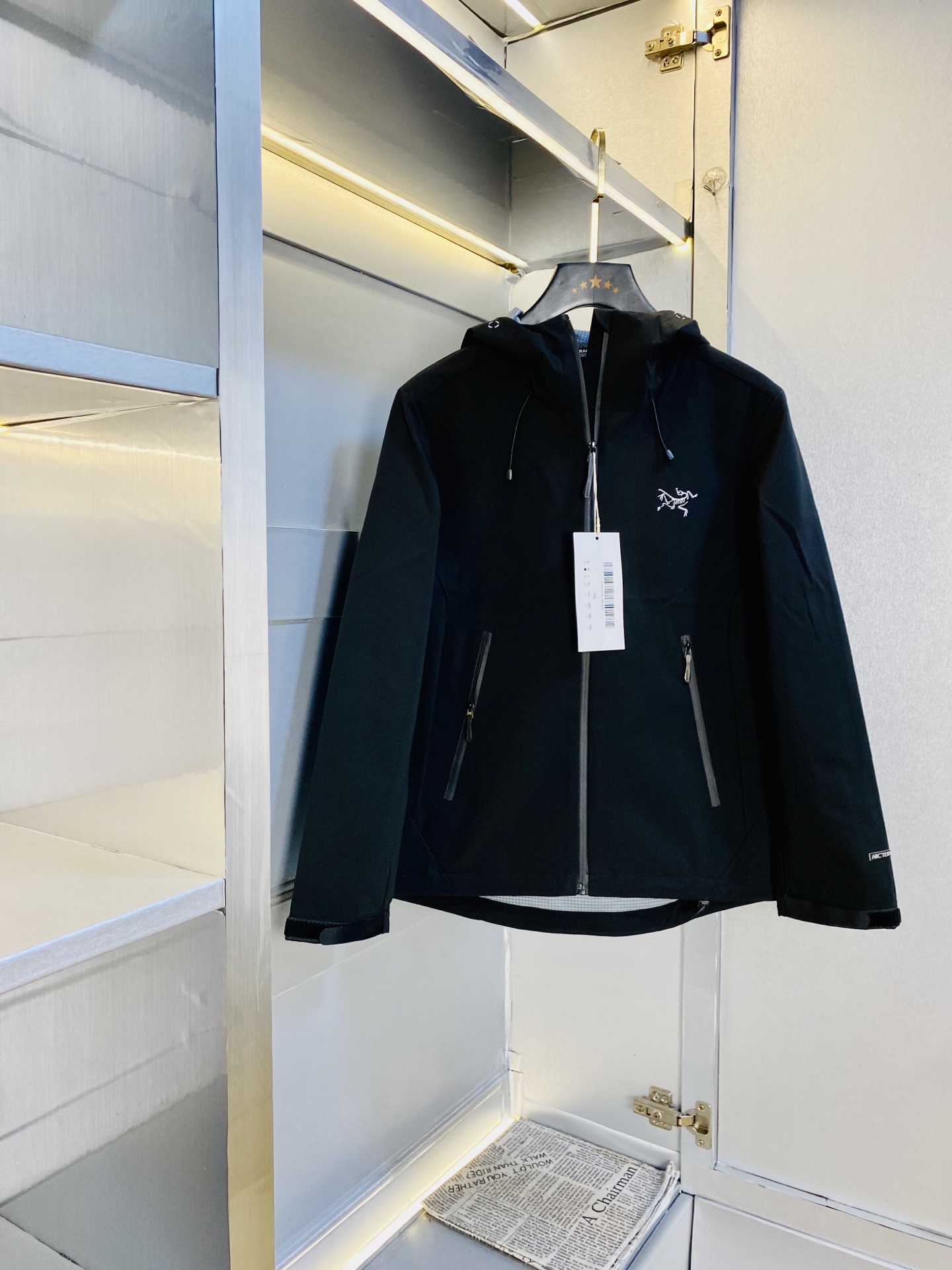 NO:691343,The original item from the official website can be worn in Arcteryx 2025 autumn style!  New coat, jacket and windproof coat. High version and high quality. Original fabric, the same style as Internet celebrity stars. Open mold to customize hardware accessories. Very comfortable. Super versatile and good-looking coat. Non-market ordinary version. Compare at will. Quality is absolutely guaranteed. Color pictures and colors. Size M-3XL, arc'teryx, jackets & coats, jackets & coats,19860909官网原单货 可穿斤始祖鸟Arcteryx 2025秋款！新款外套夹克防风衣 高版本高品质 原版面料网红明星同款 开模定制五金辅料 感非常舒服 超级百搭好看的一款外套 非市场普通版本 随意对比 品质绝对保证 颜色图色 尺码M-3XL,arc'teryx,jackets & coats,jackets & coats,,Men's clothing