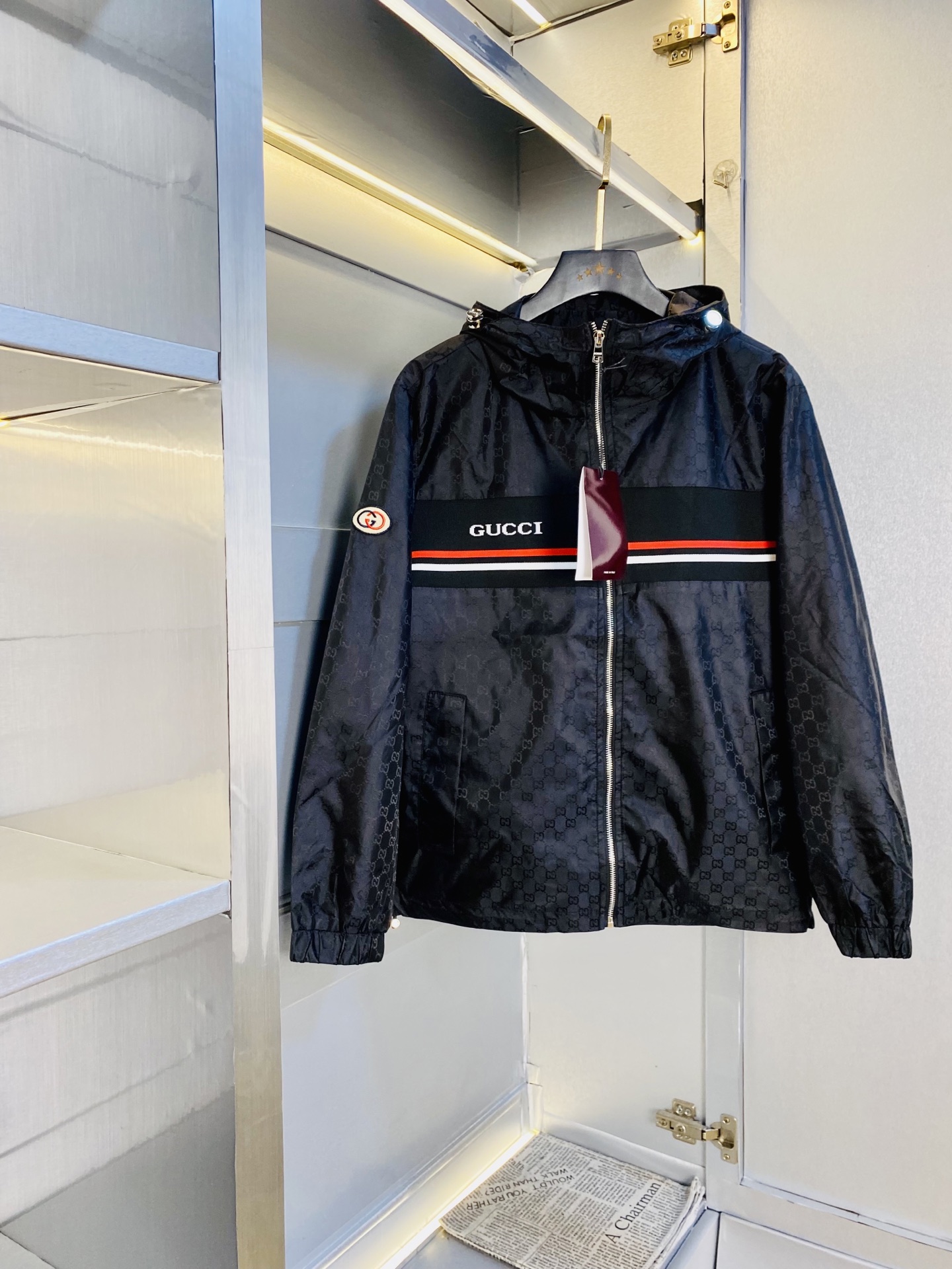 NO:643834,Original item from the official website. Can wear 200 pounds of Gucci autumn style!  New coat and windbreaker. High version and high quality. The original fabric is the same as that of Internet celebrity stars. Mold customization of hardware accessories. Very comfortable. Super versatile and good-looking coat. Not the ordinary version in the market. Compare at will. Quality is absolutely guaranteed. Color pictures and colors. Sizes M-3XL,,gucci,jackets & coats,jackets & coats,alexander wang19860909官网原单货 可穿200斤古奇Gucci 秋款！新款外套夹克防风衣 高版本高品质 原版面料网红明星同款 开模定制五金辅料 感非常舒服 超级百搭好看的一款外套 非市场普通版本 随意对比 品质绝对保证 颜色图色 尺码M-3XL,,gucci,jackets & coats,jackets & coats,alexander wang,Men's clothing