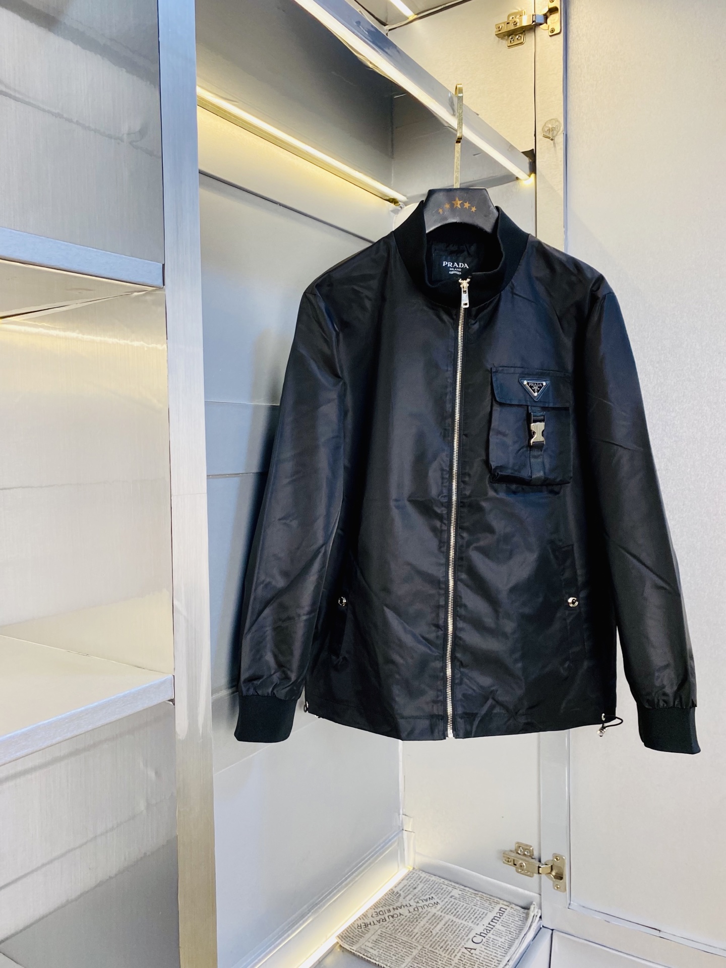 NO:643826,The original item from the official website can wear 200 pounds of Prada autumn style!  New coat, jacket and windproof coat. High version and high quality. The same original fabric as that of Internet celebrity stars. Customized hardware and accessories. Very comfortable. A super versatile and good-looking coat. Not the ordinary version in the market. Compare at will. Quality is absolutely guaranteed. Color pictures and colors. Sizes M-3XL, prada, prada, jackets & coats, jackets & coats, alexander wang19860909官网原单货 可穿200斤普拉达Prada 秋款！新款外套夹克防风衣 高版本高品质 原版面料网红明星同款 开模定制五金辅料 感非常舒服 超级百搭好看的一款外套 非市场普通版本 随意对比 品质绝对保证 颜色图色 尺码M-3XL,,prada,prada,jackets & coats,jackets & coats,alexander wang,Men's clothing