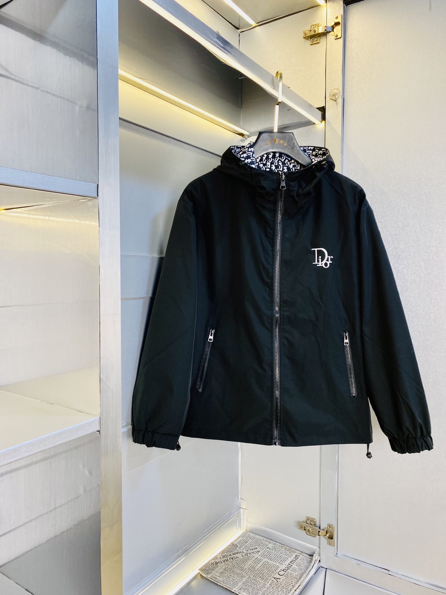 NO:598692,Reversible. Original item from the official website. Can wear 200 pounds of Dior 2025 autumn style!  New coat, jacket and windproof coat. High version and high quality. The original fabric is the same as that of Internet celebrity stars. Open mold to customize hardware accessories. Very comfortable. Super versatile and good-looking coat. Non-common version in the market. Compare at will. Quality is absolutely guaranteed. Color pictures and colors. Size M-3XL, dior, dior, jackets & coats, jackets & coats, alexander wang19860909双面穿 官网原单货 可穿200斤迪奥Dior 2025秋款！新款外套夹克防风衣 高版本高品质 原版面料网红明星同款 开模定制五金辅料 感非常舒服 超级百搭好看的一款外套 非市场普通版本 随意对比 品质绝对保证 颜色图色 尺码M-3XL,,dior,dior,jackets & coats,jackets & coats,alexander wang,Men's clothing