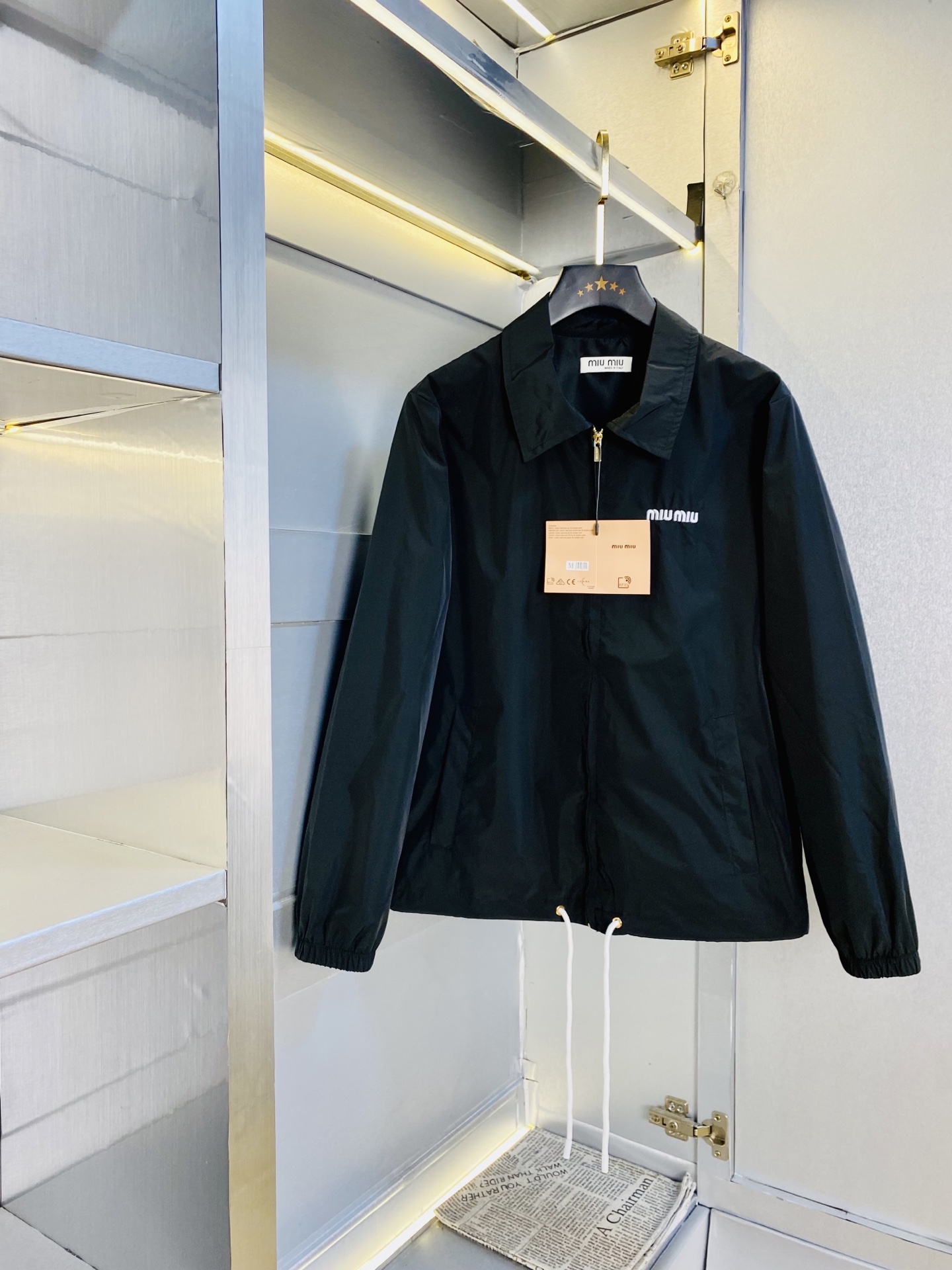 NO:643827,The original item from the official website can be worn in MiuMiu autumn style weighing 200 pounds!  New coat, jacket and windproof coat. High version and high quality. Original fabric, the same style as Internet celebrity stars. Open mold to customize hardware accessories. Very comfortable. Super versatile and good-looking coat. Non-common version in the market. Compare at will. Quality is absolutely guaranteed. Color pictures and colors. Size M-3XL,,miumiu,jackets & coats,jackets & coats,alexander wang19860909官网原单货 可穿200斤缪缪MiuMiu 秋款！新款外套夹克防风衣 高版本高品质 原版面料网红明星同款 开模定制五金辅料 感非常舒服 超级百搭好看的一款外套 非市场普通版本 随意对比 品质绝对保证 颜色图色 尺码M-3XL,,miumiu,jackets & coats,jackets & coats,alexander wang,Men's clothing