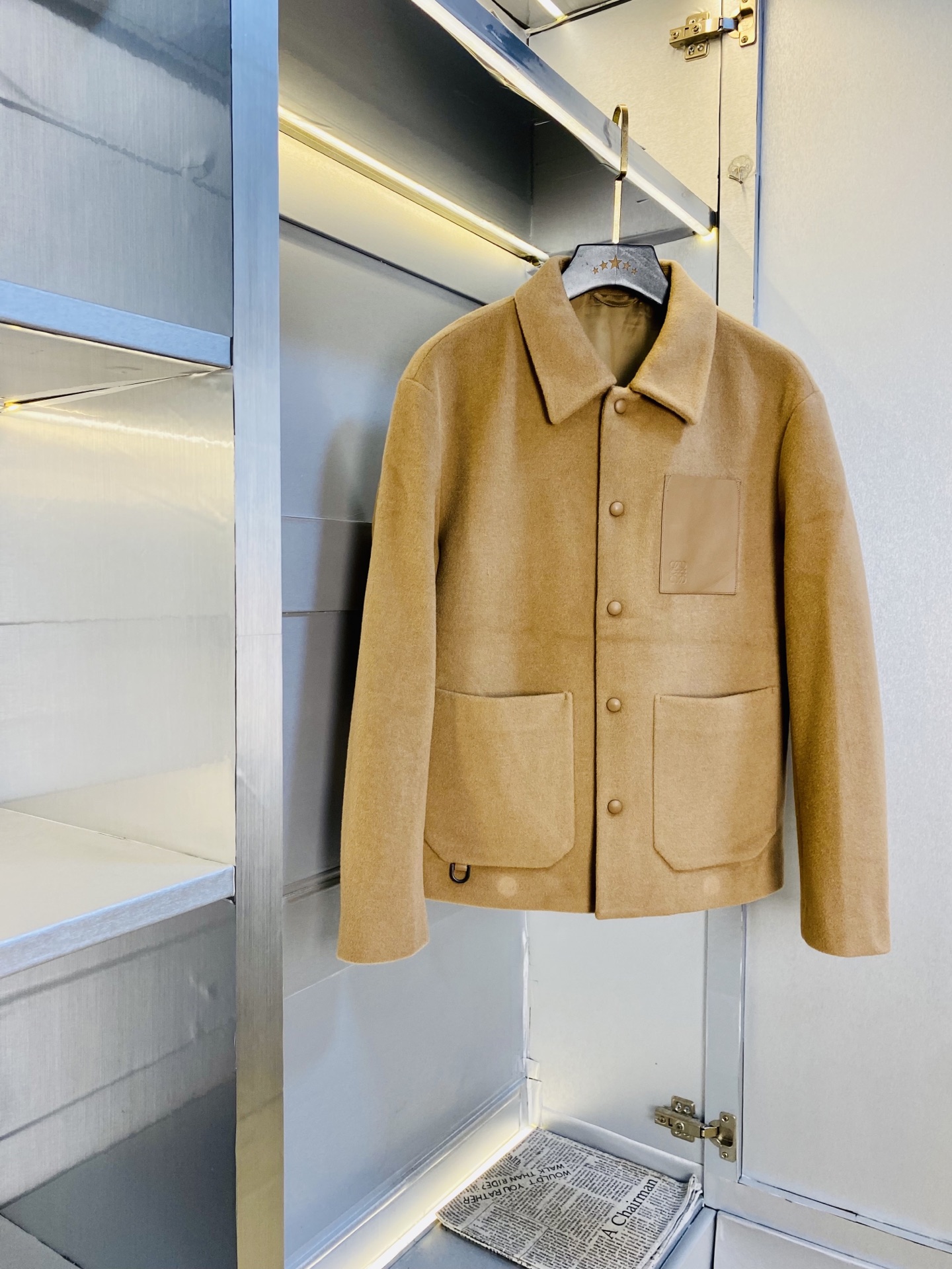 NO:656363,The original item from the official website can wear 200 pounds of Loewe 2025 autumn and winter style!  New 100% wool sweater jacket. High version and high quality. The original fabric is the same as that of Internet celebrity stars! Mold customization of hardware and accessories. Very comfortable. Super versatile and good-looking. Non-common version in the market. Compare at will. Quality is absolutely guaranteed. Color picture and color. Size M-3XL (175/130 catties wears M),,loewe,loewe,jackets & coats,sweaters,alexander wang19860909官网原单货 可穿200斤罗意威Loewe 2025秋冬款！新款百分百羊毛毛衣外套 高版本高品质 原版面料网红明星同款! 开模定制五金辅料 感非常舒服 超级百搭好看 非市场普通版本 随意对比 品质绝对保证 颜色图色 尺码M-3XL (175/130斤穿M),,loewe,loewe,jackets & coats,sweaters,alexander wang,Men's clothing