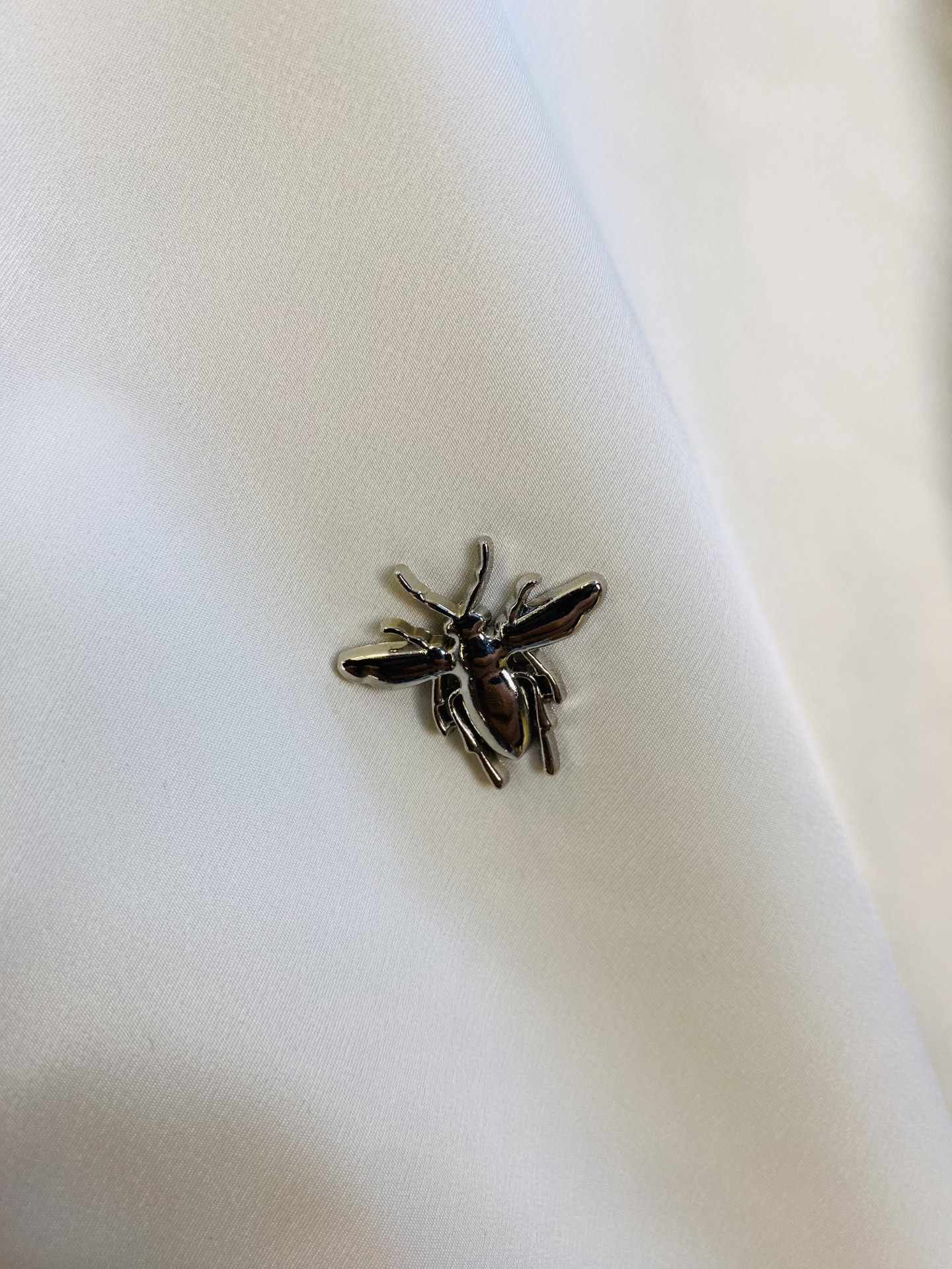 双面穿P400 官网原单货 可穿200斤🔥迪奥Dior 2025秋款！新款外套夹克防风衣
⚠高版本⚠高品质 ⚠原版面料⚠网红明星同款
开模定制五金辅料  感非常舒服  超级百搭好看的一款外套
非市场普通版本 随意对比 品质绝对保证
颜色：图色
尺码：M-3XL