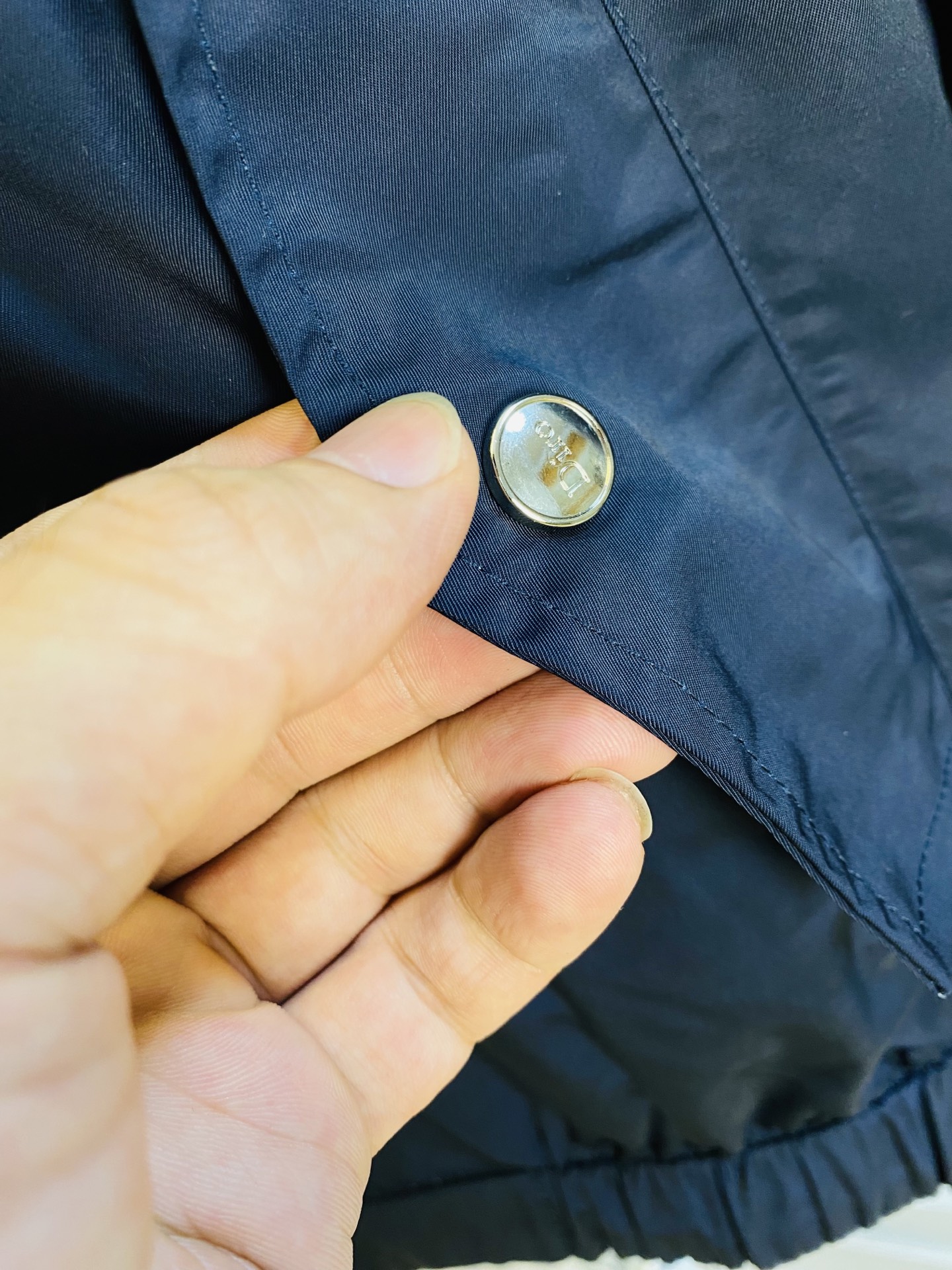 双面穿P400 官网原单货 可穿200斤🔥迪奥Dior 2025秋款！新款外套夹克防风衣
⚠高版本⚠高品质 ⚠原版面料⚠网红明星同款
开模定制五金辅料  感非常舒服  超级百搭好看的一款外套
非市场普通版本 随意对比 品质绝对保证
颜色：图色
尺码：M-3XL