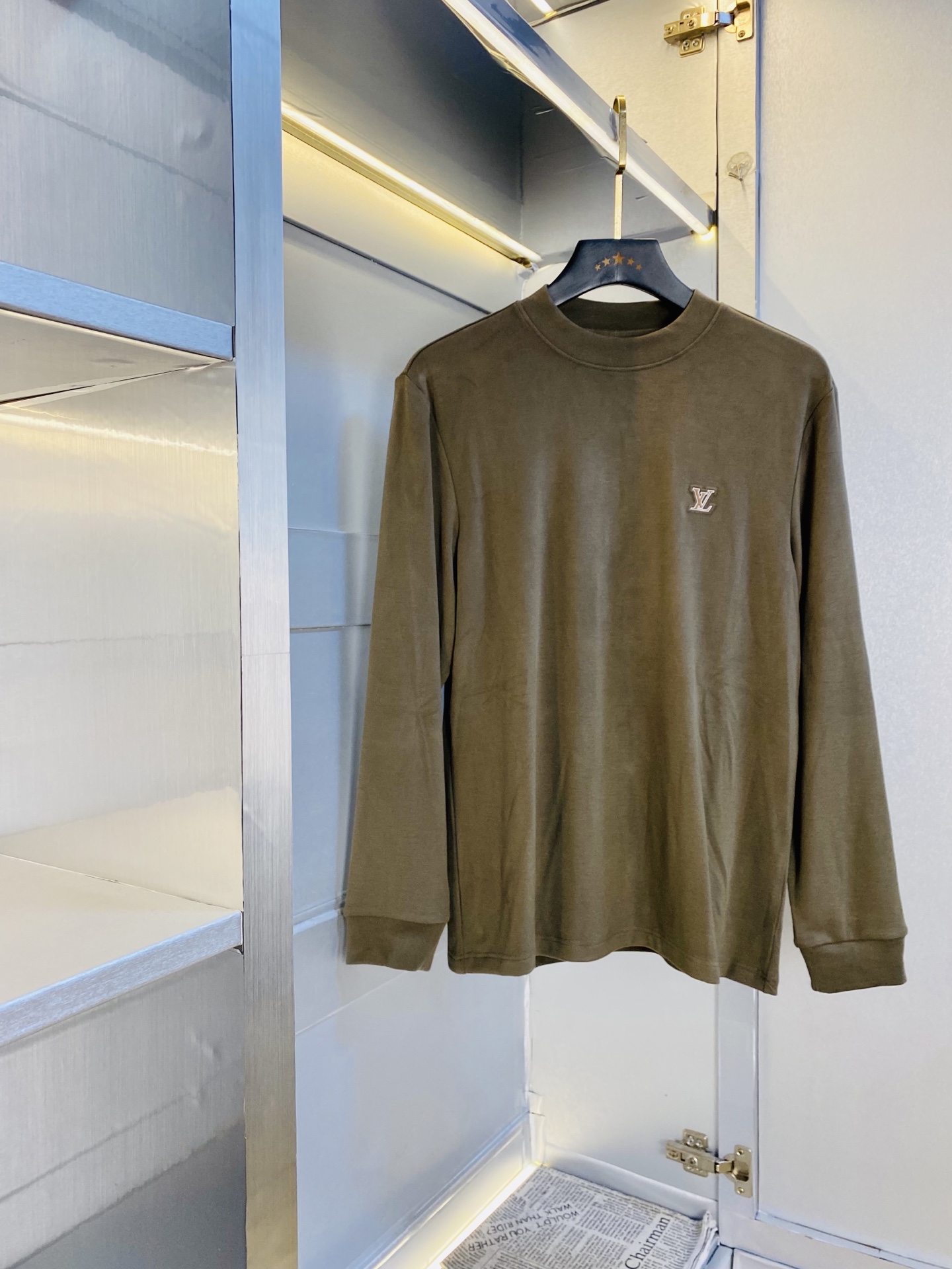 NO:598718,Double-sided velvet can be worn, double-sided velvet and thin velvet model, Louis Vuitton Lv original order quality 2025 latest model warm long-sleeved sweatshirt style bottoming shirt T-shirt Selected counter custom-made top imported fabrics All details are perfectly made 1:1 replica to restore 100% genuine original hardware High-end customized accessories Original factory original label The upper body effect is amazing!  Too big M-4XL,,louis vuitton,louis vuitton,hoodie,sweatshirts,tees,t-shirt,alexander wang19860909双面绒可穿斤 双面加绒薄绒款 路易威登Lv 原单品质 2025最新款 保暖长袖卫衣款打底衫T恤 精选专柜订制顶级进口面料 所有细节做工完美1比1复刻 还原正品百分百 原版五金 高端订制辅料 原厂原标 上身效果超赞！偏大M-4XL,,louis vuitton,louis vuitton,hoodie,sweatshirts,tees，t-shirt,alexander wang,Men's clothing