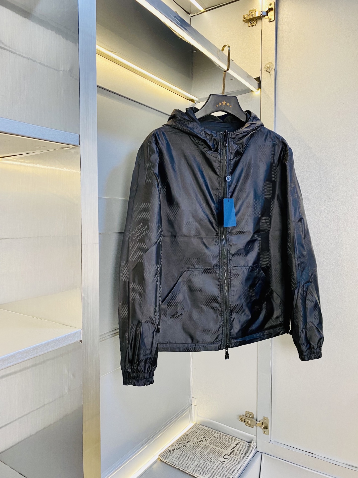 NO:529081,Double-sided wear, original order on the official website, can wear 200 catties Louis Vuitton Lv 2025 autumn style!  New jacket jacket windbreaker, high-quality, original fabric, same style as internet celebrity, mold opening custom hardware accessories, very comfortable, super versatile, beautiful jacket, non-market, ordinary version, random comparison, absolutely guaranteed quality, color picture, size M-3XL,,louis vuitton,louis vuitton,jackets & coats,jackets & coats,alexander wang19860909双面穿 官网原单货 可穿200斤路易威登Lv 2025秋款！新款外套夹克防风衣 高版本高品质 原版面料网红明星同款 开模定制五金辅料 感非常舒服 超级百搭好看的一款外套 非市场普通版本 随意对比 品质绝对保证 颜色图色 尺码M-3XL,,louis vuitton,louis vuitton,jackets & coats,jackets & coats,alexander wang,Men's clothing