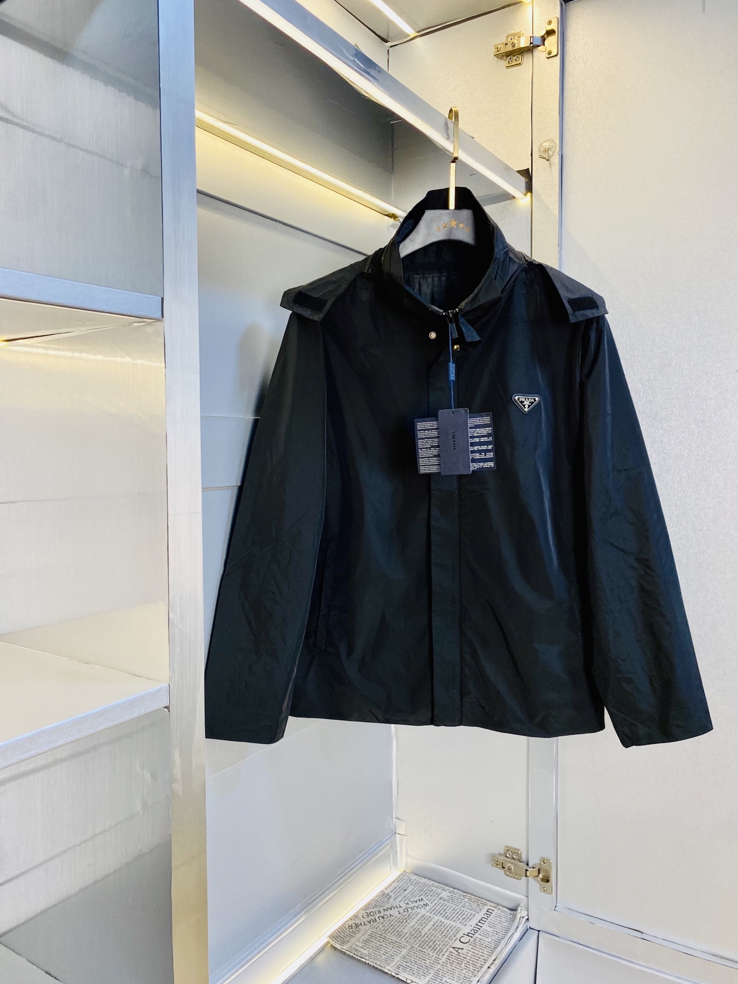 NO:529083,The original order of the official website can wear 200 catties Prada Prada 2025 autumn style!  New jacket jacket windbreaker, high-quality, original fabric, same style as internet celebrity, mold opening custom hardware accessories, very comfortable, super versatile, beautiful jacket, non-market, ordinary version, random comparison, absolutely guaranteed quality, color picture, size M-3XL,,prada,prada, jackets & coats,jackets & coats,alexander wang19860909官网原单货 可穿200斤普拉达Prada 2025秋款！新款外套夹克防风衣 高版本高品质 原版面料网红明星同款 开模定制五金辅料 感非常舒服 超级百搭好看的一款外套 非市场普通版本 随意对比 品质绝对保证 颜色图色 尺码M-3XL,,prada,prada,jackets & coats,jackets & coats,alexander wang,Men's clothing