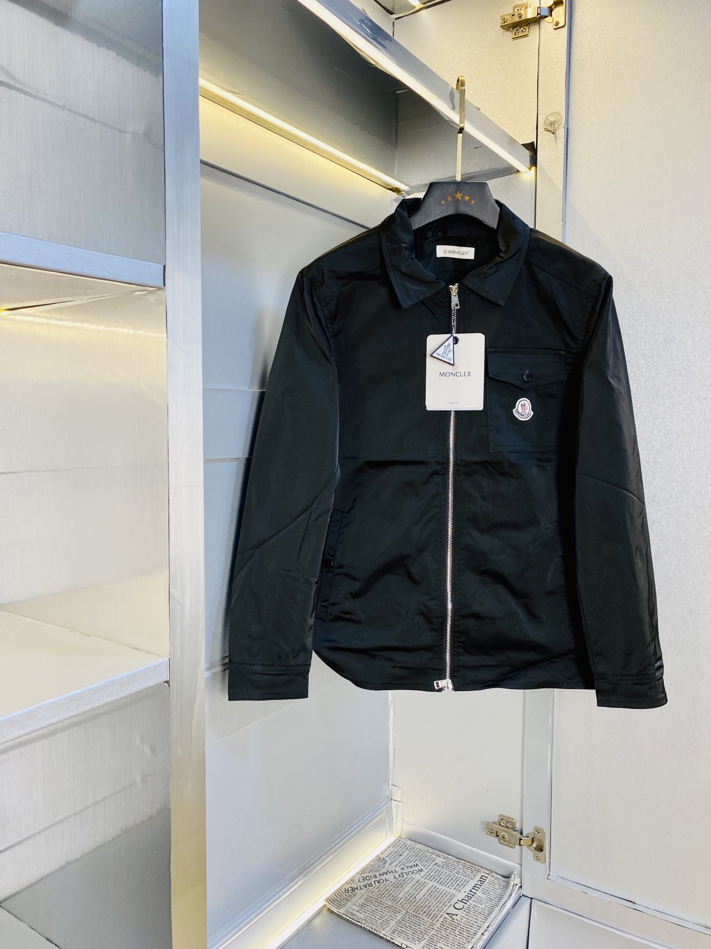 NO:598702,The original item from the official website can be worn with a 200-pound Moncler 2025 autumn model!  New coat, jacket and windproof coat. High version and high quality. The original fabric is the same as that of Internet celebrity stars. Customized hardware and accessories. Very comfortable. A super versatile and good-looking coat. Not the ordinary version in the market. Compare at will. Quality is absolutely guaranteed. Color pictures and colors. Sizes M-3XL, Moncler, jackets & coats, jackets & coats, alexander wang19860909官网原单货 可穿200斤蒙口Moncler 2025秋款！新款外套夹克防风衣 高版本高品质 原版面料网红明星同款 开模定制五金辅料 感非常舒服 超级百搭好看的一款外套 非市场普通版本 随意对比 品质绝对保证 颜色图色 尺码M-3XL,,Moncler,jackets & coats,jackets & coats,alexander wang,Men's clothing