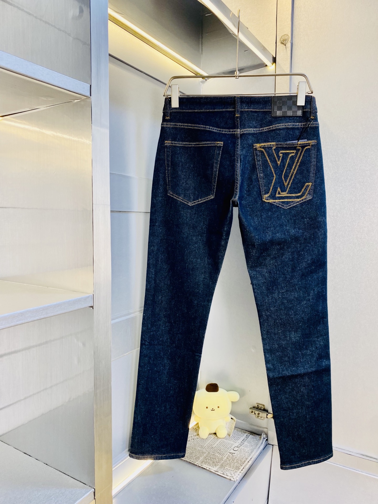 NO:610959,The original item from the official website can be worn up to 200 pounds. Louis Vuitton Lv 2025 autumn and winter new models are available at the counter at the same time. Fashionable casual pants, straight-leg jeans and stretch jeans, imported original fabrics, comfortable and breathable upper body, top-notch craftsmanship hardware accessories. Extremely high-grade, super correct version, fashionable and stylish upper body!  A wardrobe essential!  Size 29-38,,louis vuitton,louis vuitton,jeans,alexander wang19860909原单货官网款 可穿200斤路易威登Lv 2025 秋冬新款专柜同步有售,时尚休闲裤直筒牛仔裤弹力牛仔裤,进口原版面料,上身舒适透气,顶级工艺五金配饰.档次极高,版型超正,上身时尚有型！衣橱必备单品！尺码29-38,,louis vuitton,louis vuitton,jeans,alexander wang,Men's clothing