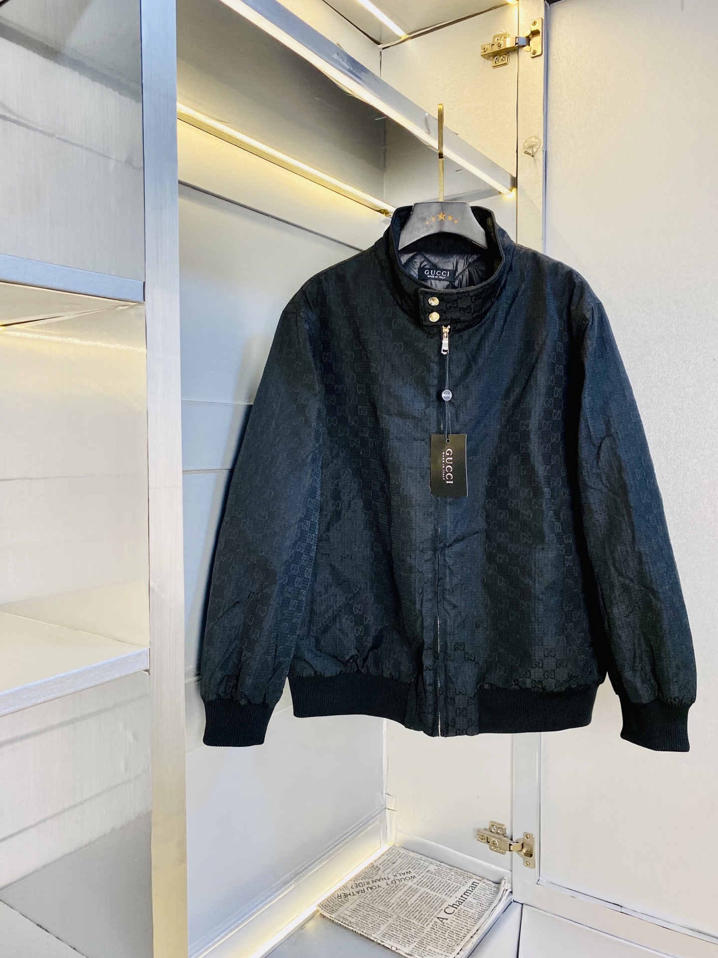 NO:597563,Original item from the official website. Can wear 200 pounds of Gucci 2025 winter style!  New cotton coat, cotton coat windproof jacket, high version and high quality, original fabric, same style as Internet celebrity stars, open mold to customize hardware accessories, very comfortable, super versatile and good-looking coat, non-market ordinary version, free comparison, quality is absolutely guaranteed, color pictures, sizes M-3XL (175/130 pounds wear M),,gucci,jackets & coats,jackets & coats,alexander wang19860909官网原单货 可穿200斤古奇Gucci 2025冬款！新款棉衣外套棉服夹克防风衣 高版本高品质 原版面料网红明星同款 开模定制五金辅料 感非常舒服 超级百搭好看的一款外套 非市场普通版本 随意对比 品质绝对保证 颜色图色 尺码M-3XL（175/130斤穿M）,,gucci,jackets & coats,jackets & coats,alexander wang,Men's clothing