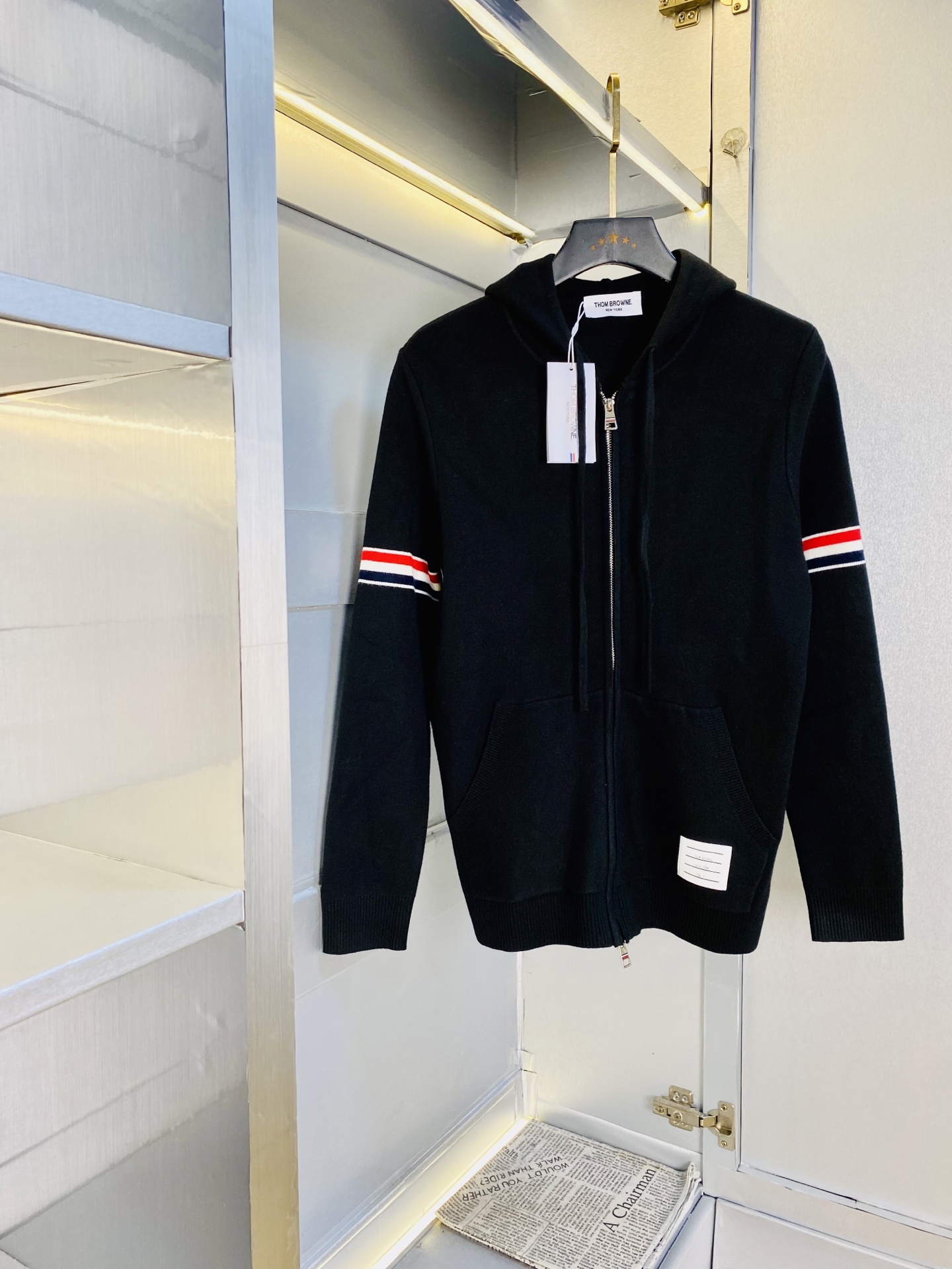 NO:545792,The original order of the official website can wear 200 catties Tom Brown Tb autumn and winter style!  New knitted sweater and wool sweater jacket, high-quality, original fabric, same style as internet celebrity celebrities! Customized hardware accessories with mold opening feel very comfortable, super versatile, good-looking, non-market ordinary version, random comparison, absolutely guaranteed quality, color picture, size M-3XL,,thom browne, jackets & coats,sweaters,alexander wang19860909官网原单货 可穿200斤汤姆布朗Tb 秋冬款！新款针织衫羊毛毛衣外套 高版本高品质 原版面料网红明星同款! 开模定制五金辅料 感非常舒服 超级百搭好看 非市场普通版本 随意对比 品质绝对保证 颜色图色 尺码M-3XL,,thom browne,jackets & coats,sweaters,alexander wang,Men's clothing