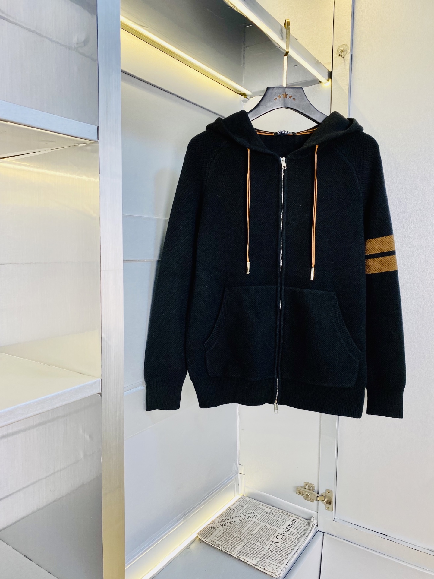 NO:597540,The original item from the official website can wear 200 pounds of Zegna 2025 autumn and winter style!  New knitted sweater woolen sweater jacket. High version and high quality. The original fabric is the same as that of Internet celebrity stars! Mold customization of hardware accessories. Very comfortable. Super versatile and good-looking. Non-market ordinary version. Compare at will. Quality is absolutely guaranteed. Color pictures and colors. Sizes M-3XL,,zegna,jackets & coats,sweaters,alexander wang19860909官网原单货 可穿200斤杰尼亚Zegna 2025秋冬款！新款针织衫羊毛毛衣外套 高版本高品质 原版面料网红明星同款! 开模定制五金辅料 感非常舒服 超级百搭好看 非市场普通版本 随意对比 品质绝对保证 颜色图色 尺码M-3XL,,zegna,jackets & coats,sweaters,alexander wang,Men's clothing