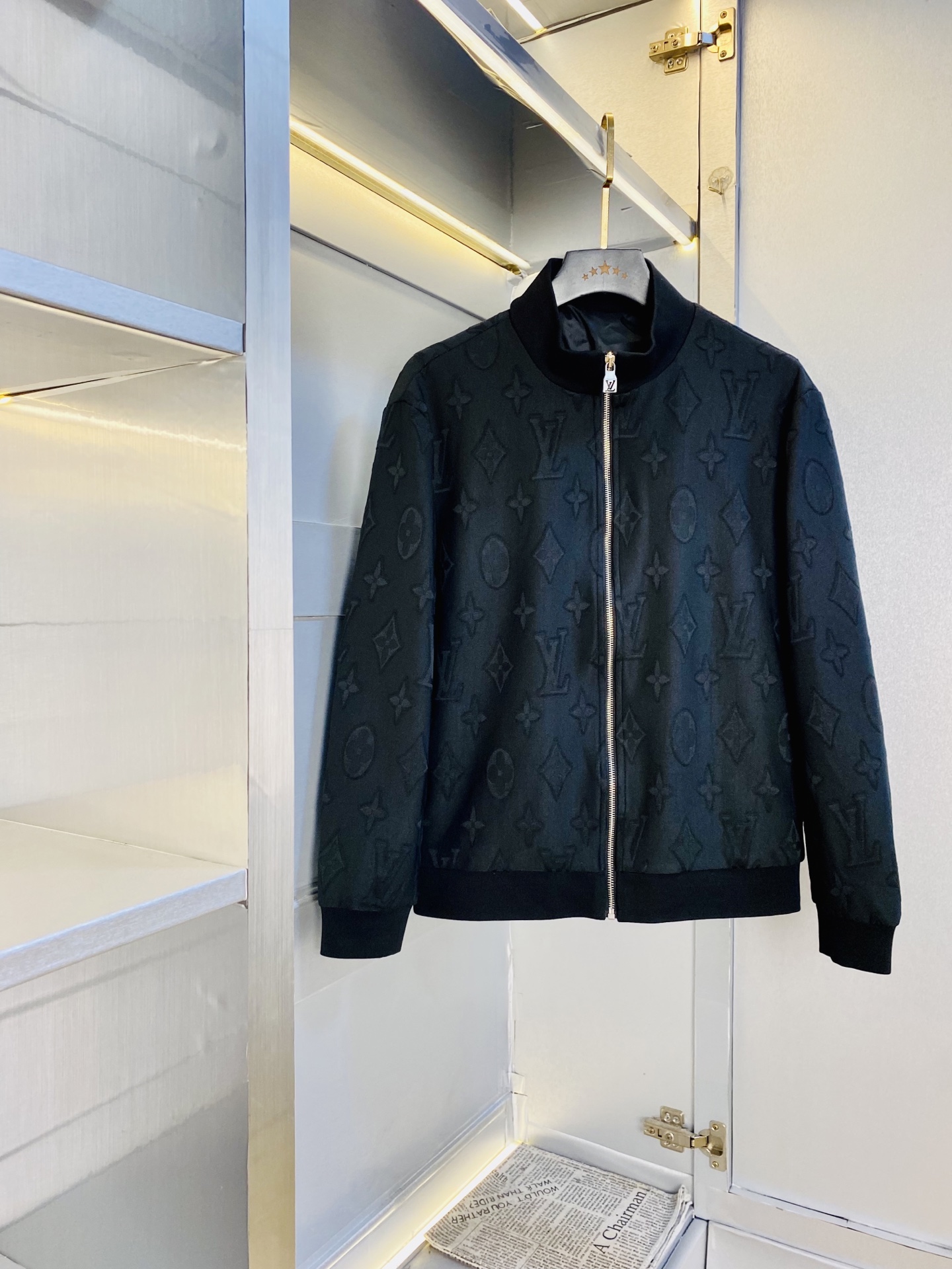 NO:610928,The original item from the official website can wear 200 pounds of Louis Vuitton Lv 2025 autumn style!  New coat, jacket and windproof coat. High version and high quality. The original fabric is the same as that of Internet celebrity stars. Mold customization of hardware and accessories. Very comfortable. A super versatile and good-looking coat. Not a common version in the market. Compare at will. Quality is absolutely guaranteed. Color pictures and colors. Sizes M-3XL, Louis vuitton, Louis vuitton, jackets & coats, jackets & coats, alexander wang19860909官网原单货 可穿200斤路易威登Lv 2025秋款！新款外套夹克防风衣 高版本高品质 原版面料网红明星同款 开模定制五金辅料 感非常舒服 超级百搭好看的一款外套 非市场普通版本 随意对比 品质绝对保证 颜色图色 尺码M-3XL,,louis vuitton,louis vuitton,jackets & coats,jackets & coats,alexander wang,Men's clothing