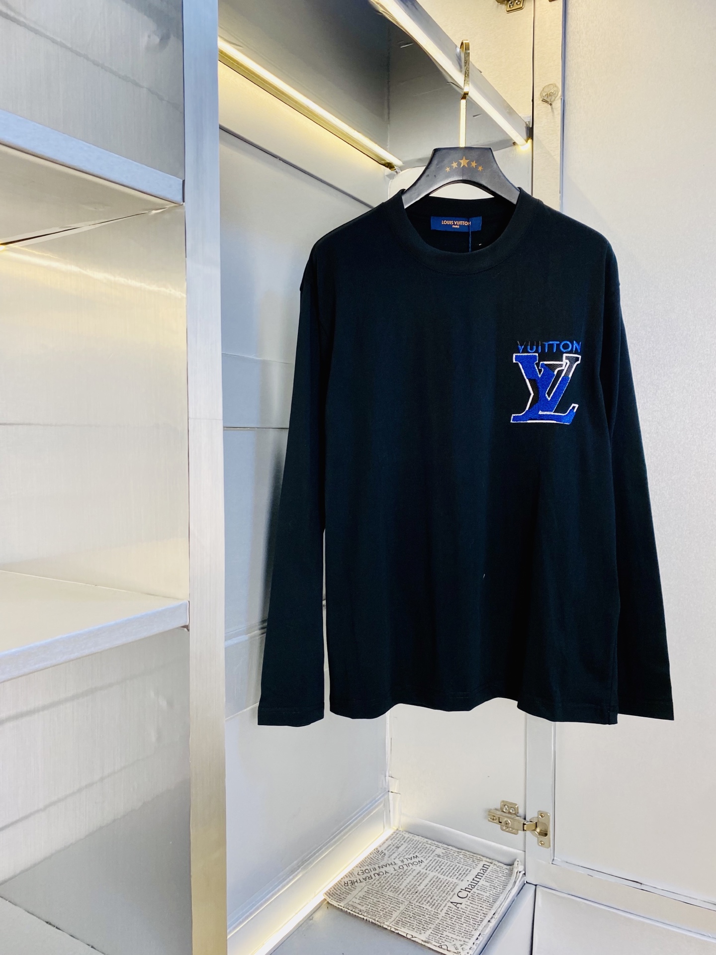 NO:690465,Wearing 210 pounds, original item!  Good news for fat people. Couple outfit Louis Vuitton Lv. Original quality. Latest style long-sleeved T-shirt. Selected counters to customize top-grade pure cotton imported fabric. With original wash mark!  All three standards are complete, all details are perfectly made, 1:1 replica, 100% authentic, original hardware, high-end customized accessories, original factory and original logo, the upper body effect is amazing!  The sizes at the counter are too large, Xs-XL (175/130 pounds wears Xs), louis vuitton, louis vuitton, tees, t-shirt,19860909穿210斤 原单货！胖子福音 情侣装路易威登Lv 原单品质 最新款 长袖T恤打底衫 精选专柜订制顶级纯棉进口面料 带原版洗水唛！三标齐全 所有细节做工完美1比1复刻 还原正品百分百 原版五金 高端订制辅料 原厂原标 上身效果超赞！专柜码数偏大Xs-XL(175/130斤穿Xs),,louis vuitton,louis vuitton,tees，t-shirt,,Men's clothing