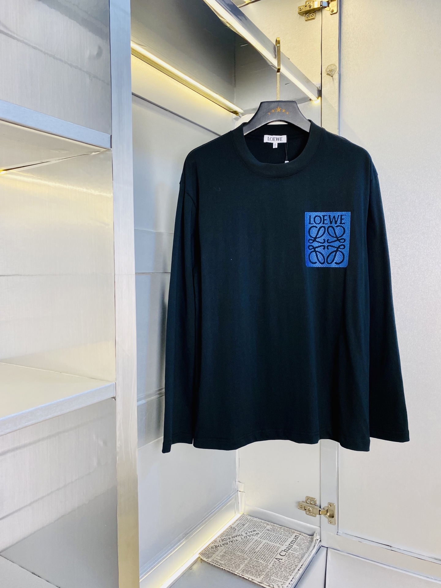 NO:613353,Wearing 210 pounds, original item!  Good news for fat people. Couple wear Loewe. Original quality. Latest style long-sleeved T-shirt. Selected counters to customize top-grade pure cotton imported fabric. With original wash mark!  All three standards are complete, all details are perfectly made, 1:1 replica, 100% authentic, original hardware, high-end customized accessories, original factory and original logo, the upper body effect is amazing!  The sizes at the counter are too large, Xs-XL (175/130 pounds wears Xs), loewe, loewe, tees, t-shirt, alexander wang19860909穿210斤 原单货！胖子福音 情侣装罗意威Loewe 原单品质 最新款 长袖T恤打底衫 精选专柜订制顶级纯棉进口面料 带原版洗水唛！三标齐全 所有细节做工完美1比1复刻 还原正品百分百 原版五金 高端订制辅料 原厂原标 上身效果超赞！专柜码数偏大Xs-XL(175/130斤穿Xs),,loewe,loewe,tees，t-shirt,alexander wang,Men's clothing