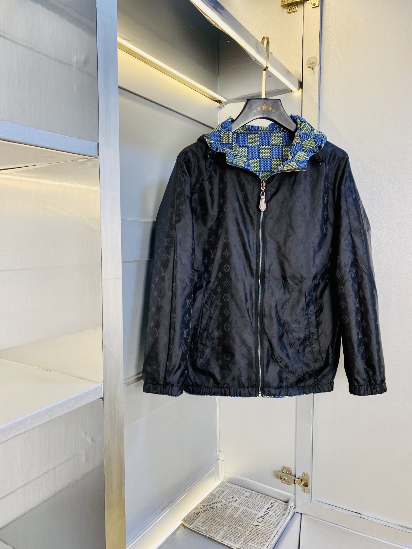 NO:608759,Reversible!  The original item from the official website can wear 200 pounds of Louis Vuitton Lv 2025 autumn style!  New coat, jacket and windproof coat. High version and high quality. The original fabric is the same as that of Internet celebrity stars. Mold customization of hardware and accessories. Very comfortable. A super versatile and good-looking coat. Not a common version in the market. Compare at will. Quality is absolutely guaranteed. Color pictures and colors. Sizes M-3XL, Louis vuitton, Louis vuitton, jackets & coats, jackets & coats, alexander wang19860909双面穿！ 官网原单货 可穿200斤路易威登Lv 2025秋款！新款外套夹克防风衣 高版本高品质 原版面料网红明星同款 开模定制五金辅料 感非常舒服 超级百搭好看的一款外套 非市场普通版本 随意对比 品质绝对保证 颜色图色 尺码M-3XL,,louis vuitton,louis vuitton,jackets & coats,jackets & coats,alexander wang,Men's clothing