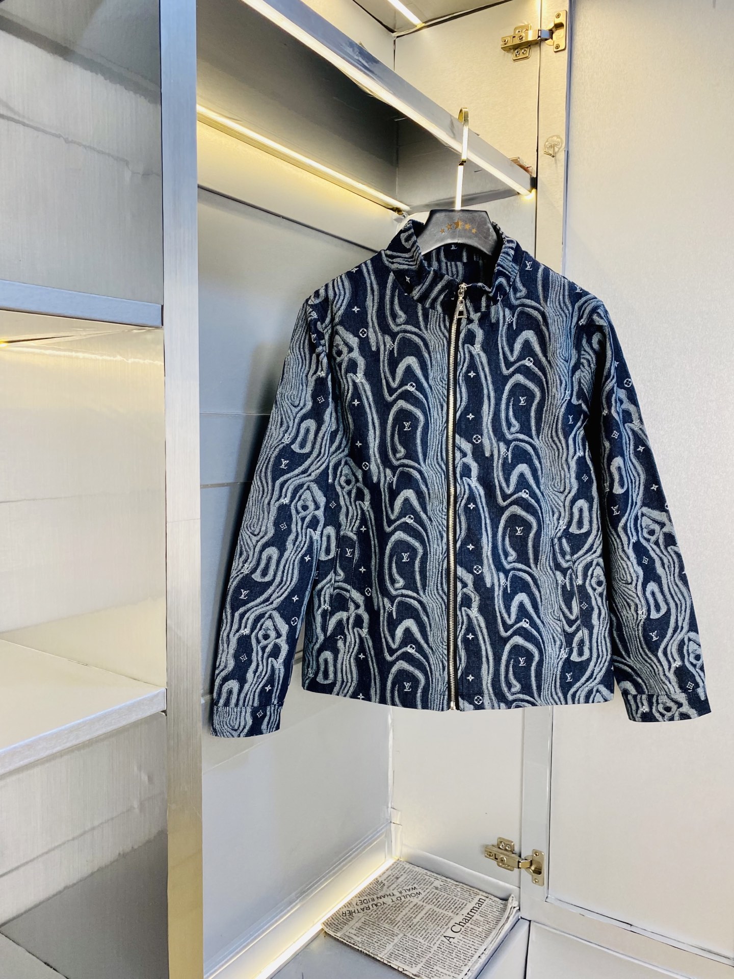 NO:597532,The original item from the official website can wear 200 pounds of Louis Vuitton Lv 2025 autumn style!  New denim jacket and windproof jacket. High version and high quality. The original fabrics are the same as those of Internet celebrity stars. Customized hardware and accessories. Very comfortable. A super versatile and good-looking jacket. Not a common version in the market. Compare at will. Quality is absolutely guaranteed. Colors and pictures. Sizes M-3XL, Louis vuitton, Louis vuitton, jackets & coats, jackets & coats, alexander wang19860909官网原单货 可穿200斤路易威登Lv 2025秋款！新款牛仔外套夹克防风衣 高版本高品质 原版面料网红明星同款 开模定制五金辅料 感非常舒服 超级百搭好看的一款外套 非市场普通版本 随意对比 品质绝对保证 颜色图色 尺码M-3XL,,louis vuitton,louis vuitton,jackets & coats,jackets & coats,alexander wang,Men's clothing