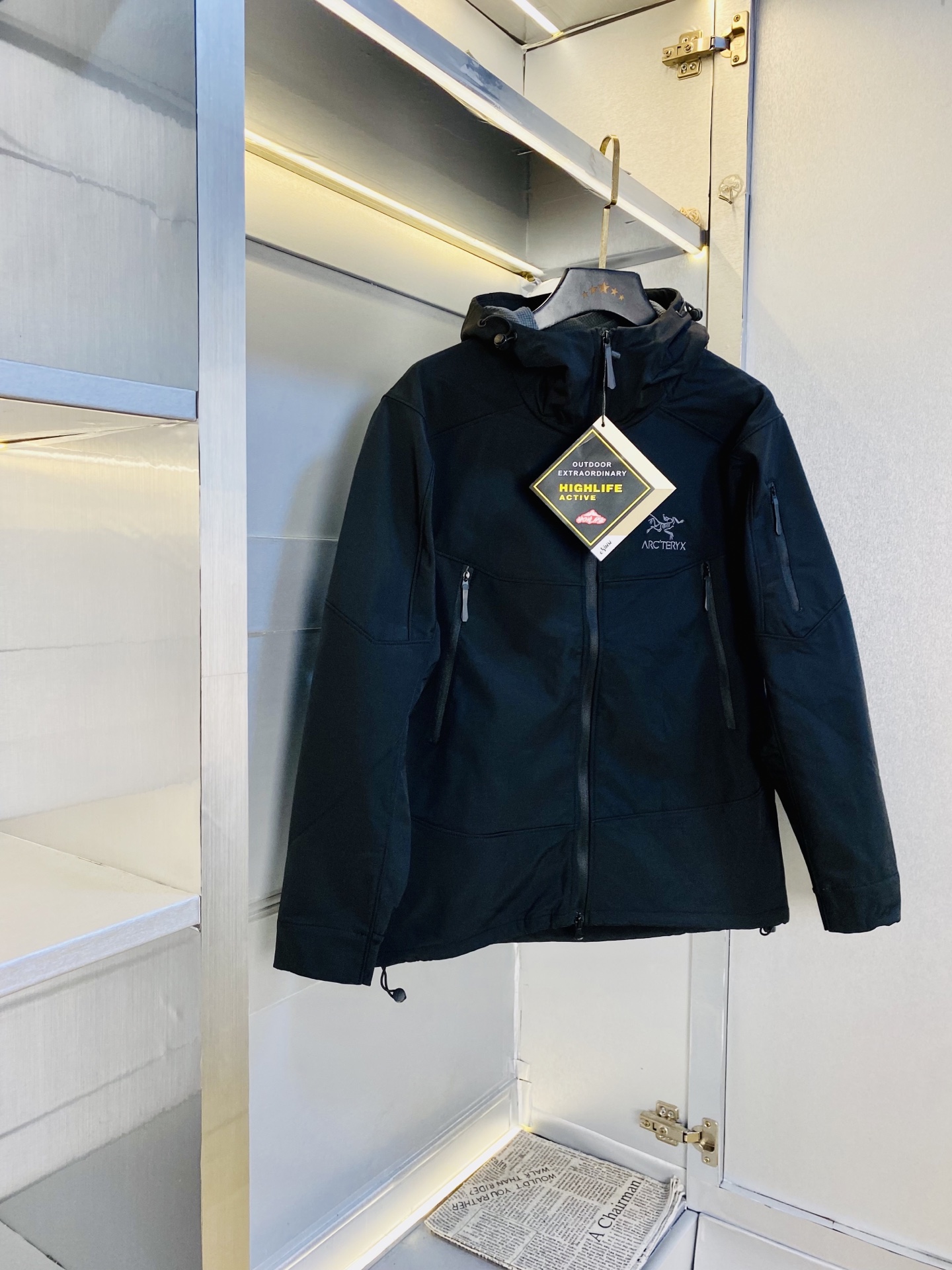 NO:656258,Plus velvet style!  The original item from the official website can wear 200 pounds of Arcteryx 2025 autumn and winter style!  New coat and windproof jacket with velvet lining. High version and high quality. The original fabric is the same as that of Internet celebrity stars. Mold customization of hardware and accessories. Very comfortable. Super versatile and good-looking coat. Not the ordinary version in the market. Compare at will. Quality is absolutely guaranteed. Color pictures and colors. Size M-3XL, arc'teryx, jackets & coats, jackets & coats, alexander wang19860909加绒款！ 官网原单货 可穿200斤始祖鸟Arcteryx 2025秋冬款！新款外套夹克防风衣 内里加绒 高版本高品质 原版面料网红明星同款 开模定制五金辅料 感非常舒服 超级百搭好看的一款外套 非市场普通版本 随意对比 品质绝对保证 颜色图色 尺码M-3XL,arc'teryx,jackets & coats,jackets & coats,alexander wang,Men's clothing