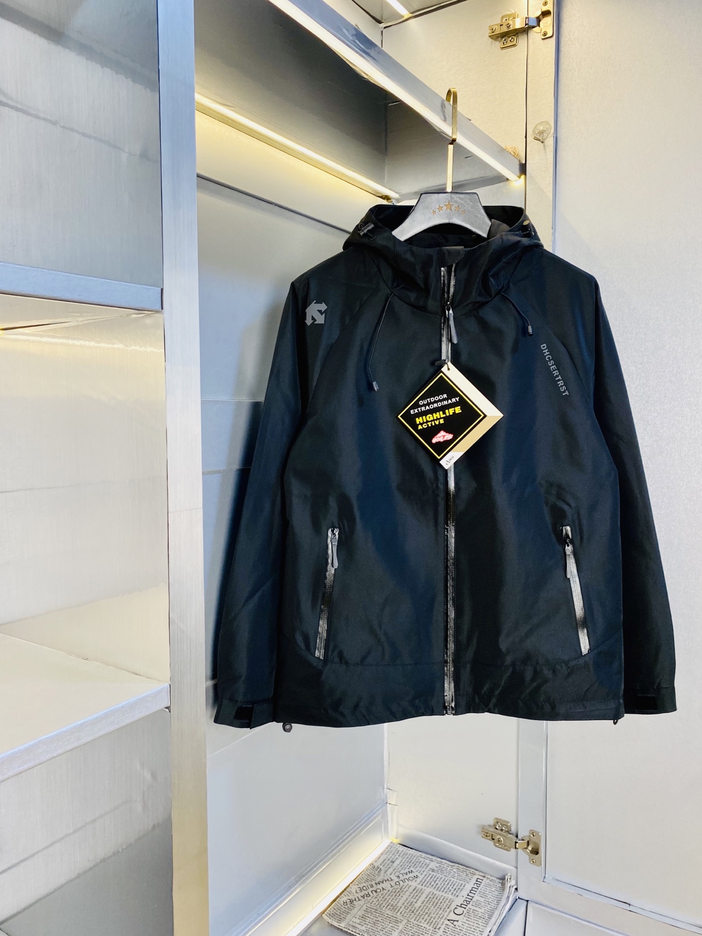 NO:656272,The original item from the official website can wear 200 pounds of Descente 2025 autumn style!  New coat, jacket and windproof coat. High version and high quality. The original fabric is the same as that of Internet celebrity stars. Open mold to customize hardware accessories. Very comfortable. Super versatile and good-looking coat. Not the ordinary version in the market. Compare at will. Quality is absolutely guaranteed. Color pictures and colors. Size M-3XL,,jackets & coats,jackets & coats,alexander wang19860909官网原单货 可穿200斤迪桑特 2025秋款！新款外套夹克防风衣 高版本高品质 原版面料网红明星同款 开模定制五金辅料 感非常舒服 超级百搭好看的一款外套 非市场普通版本 随意对比 品质绝对保证 颜色图色 尺码M-3XL,,jackets & coats,jackets & coats,alexander wang,Men's clothing